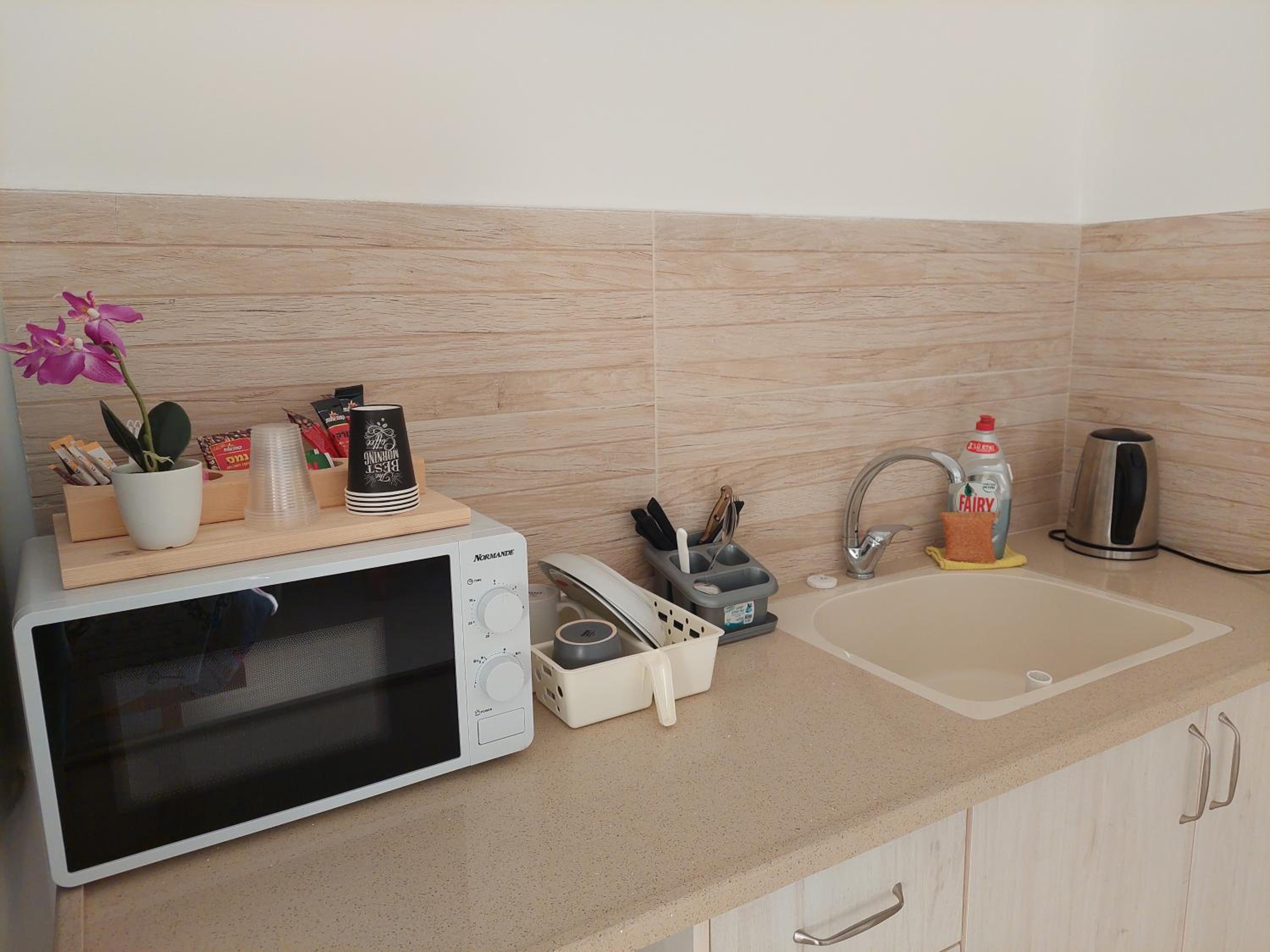 Deluxe Double Room with Balcony - Photo 12