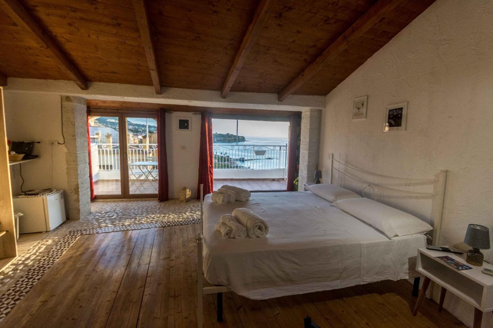 Triple Room with Sea View