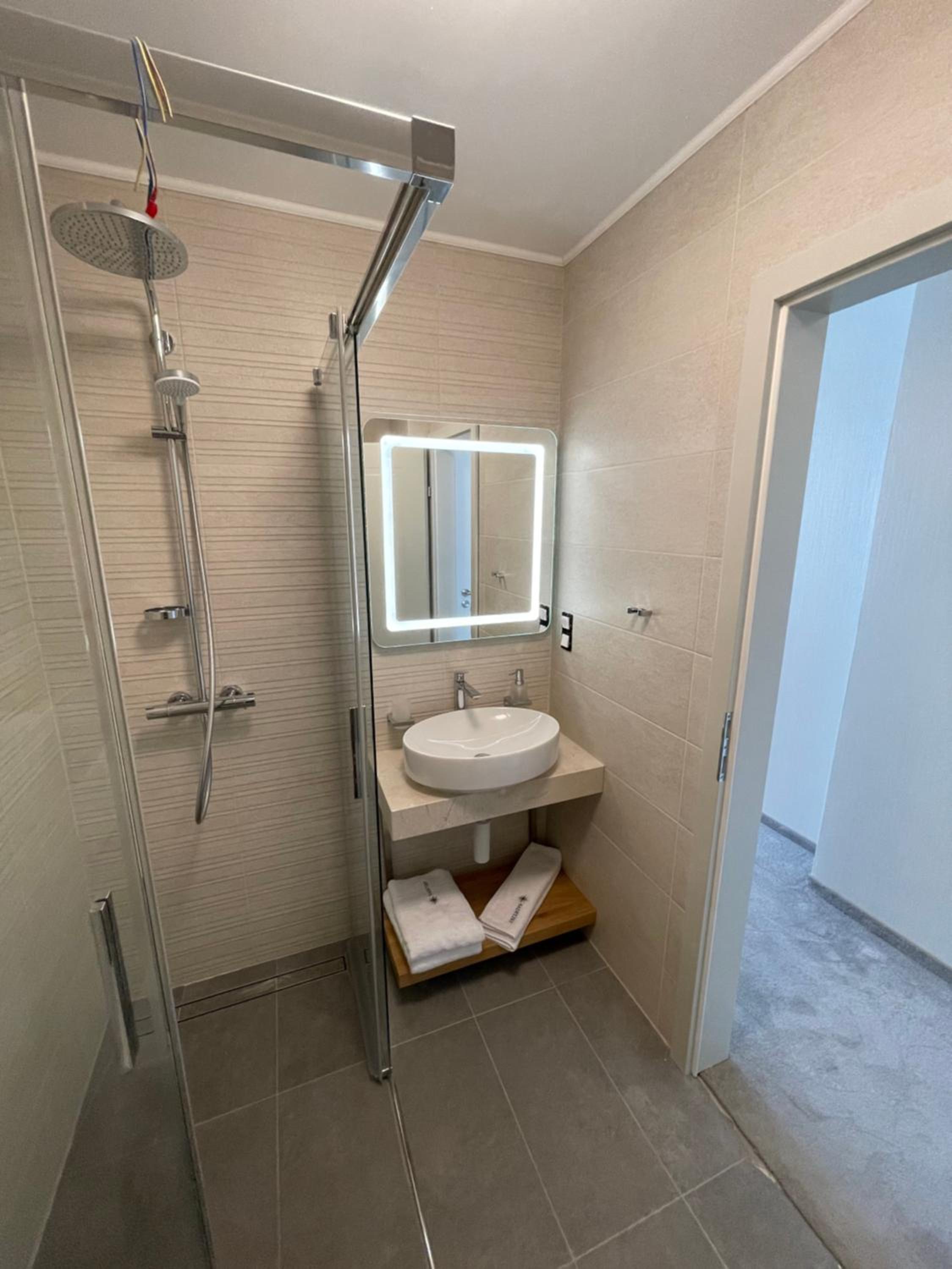 Double Room - Photo 6