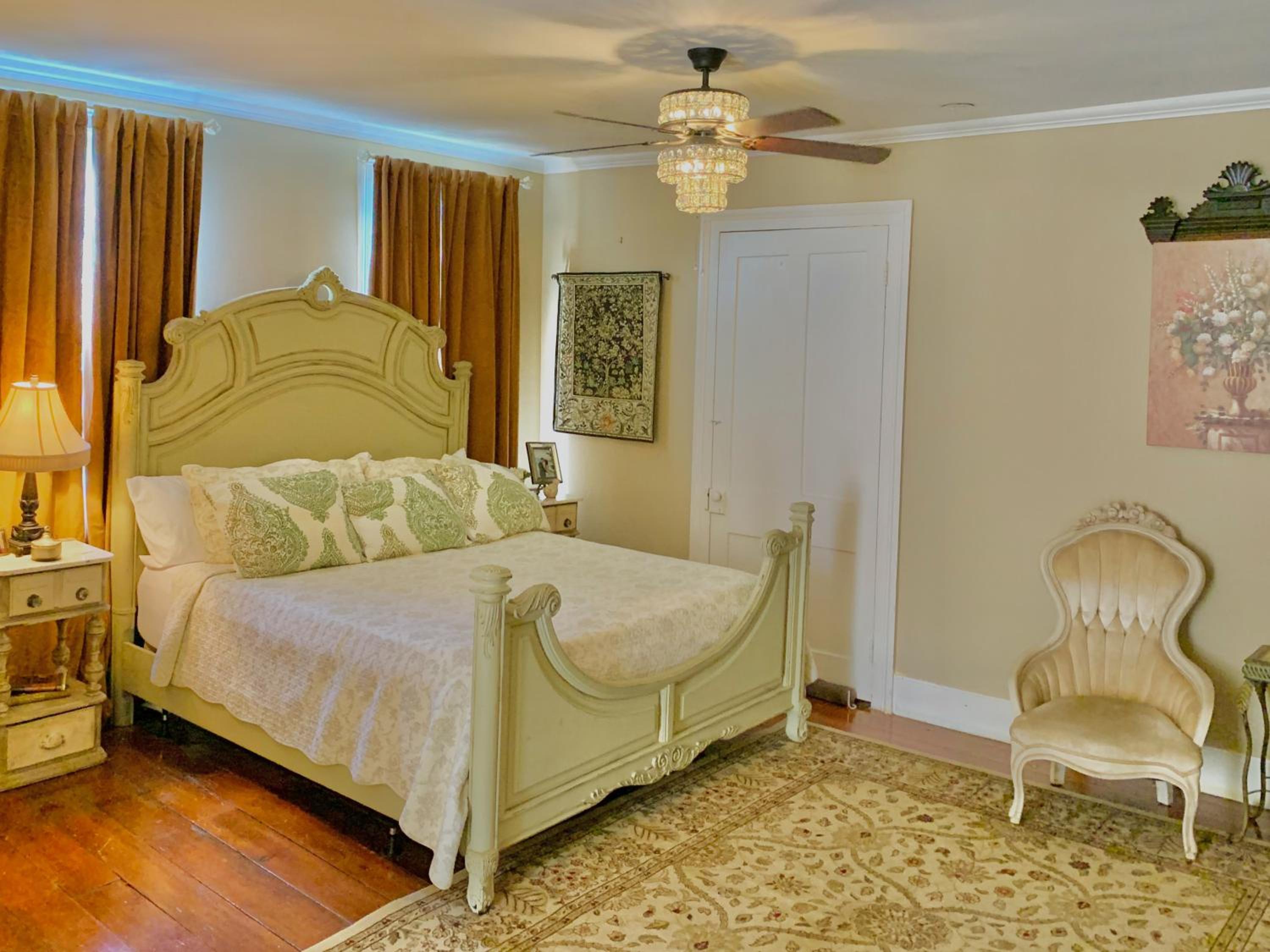 Deluxe King Suite - Photo 9