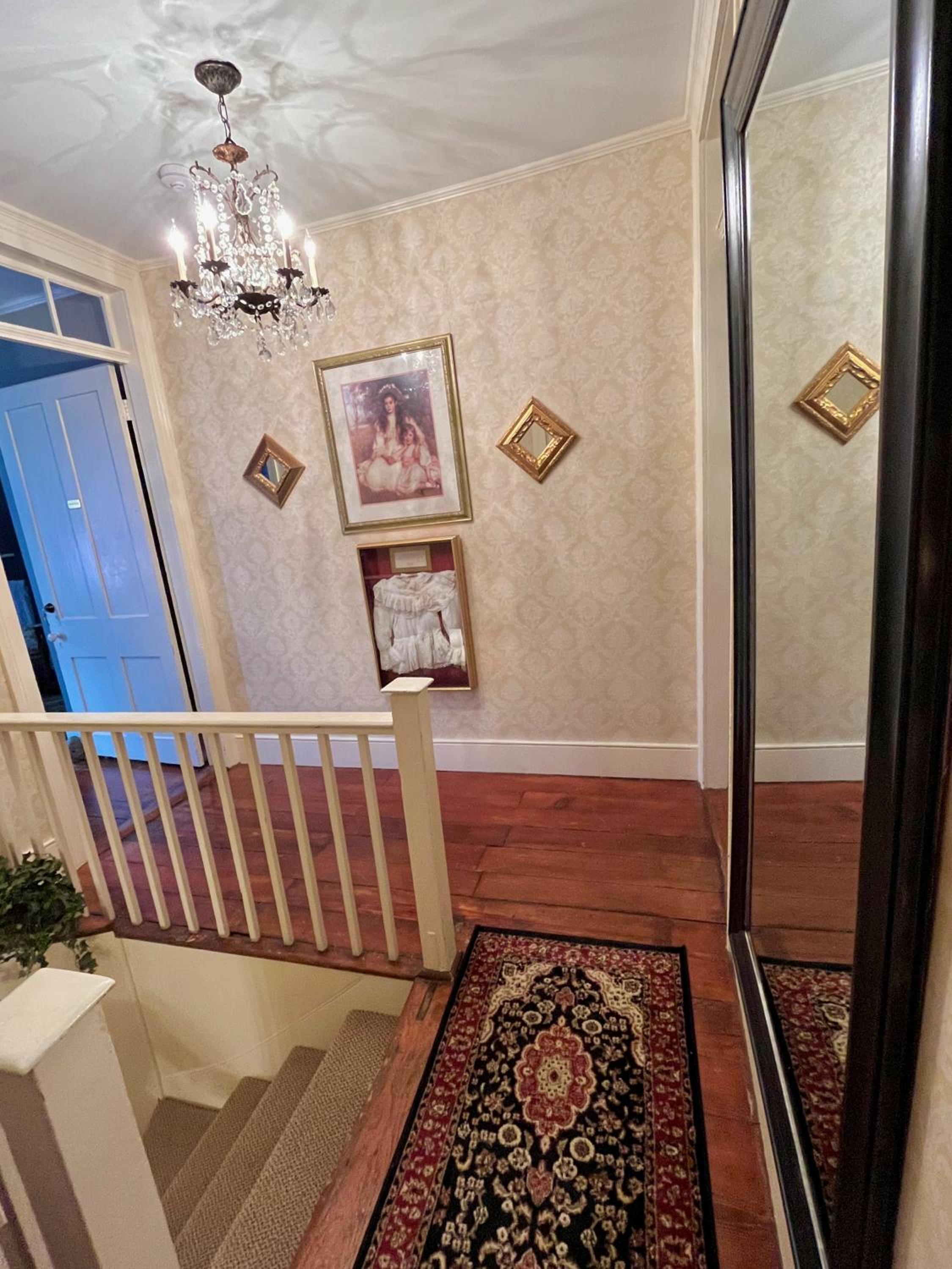 Deluxe Queen Suite - Photo 30