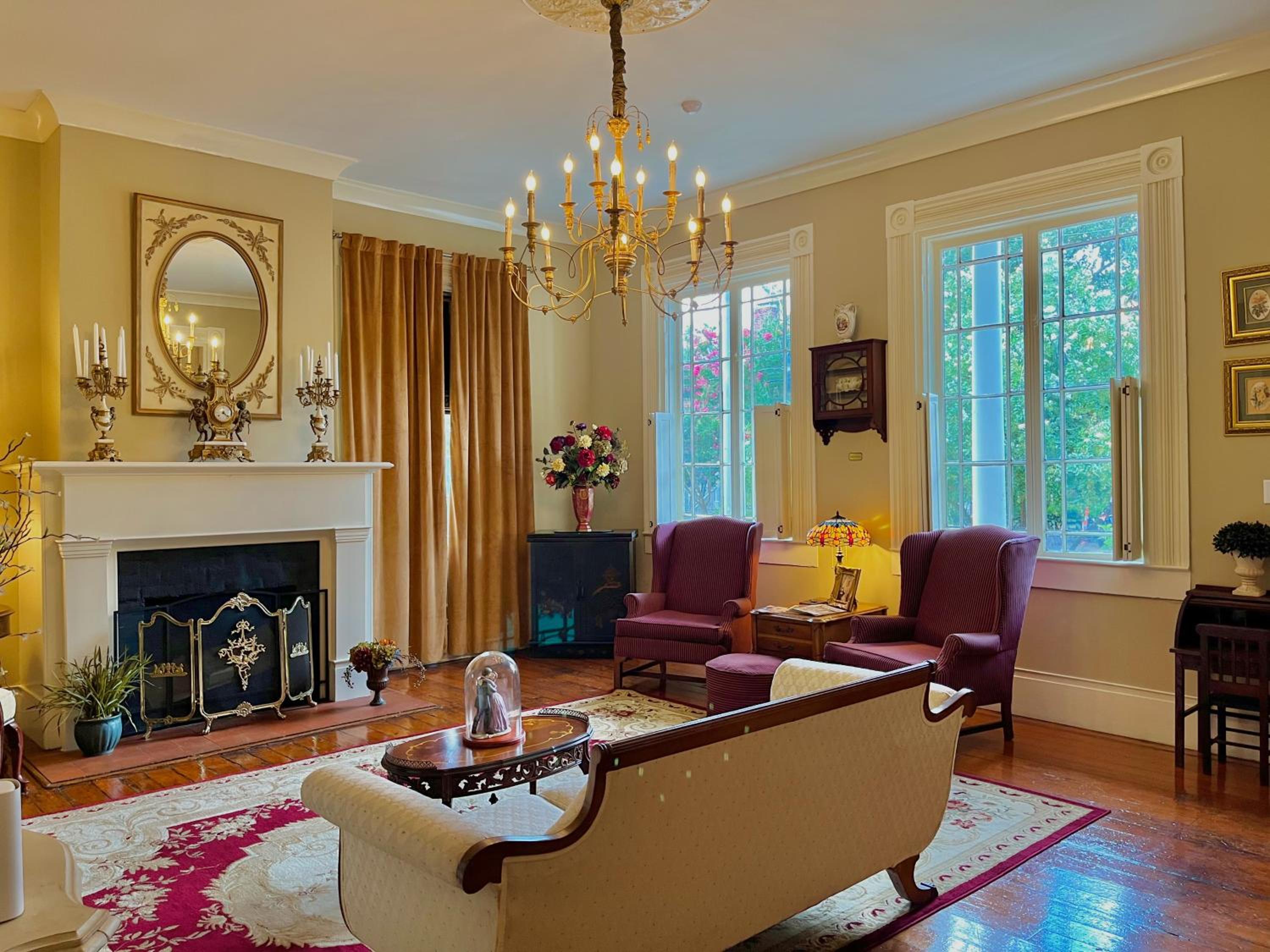 Deluxe Queen Suite - Photo 2