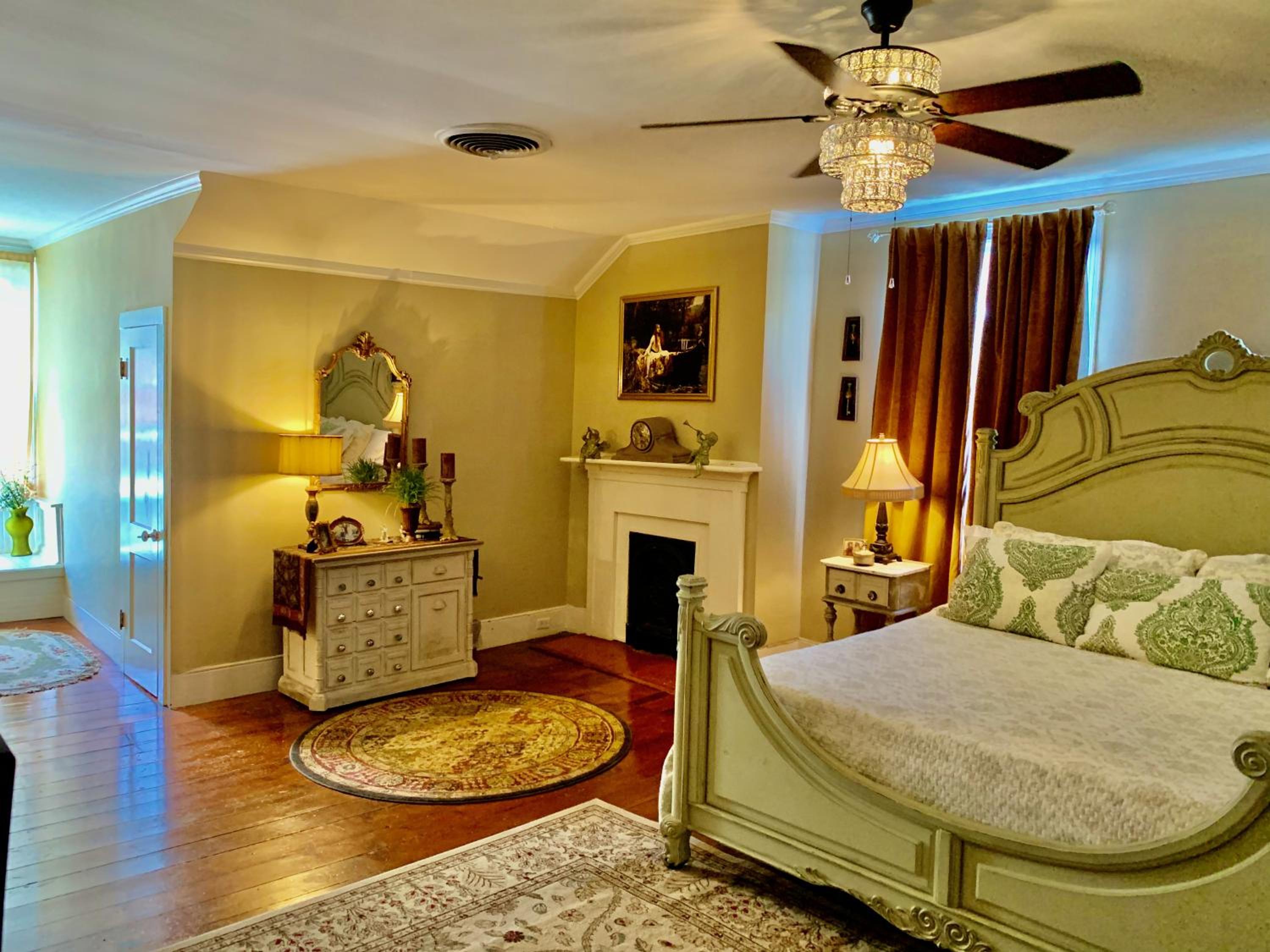 Deluxe King Suite - Photo 5