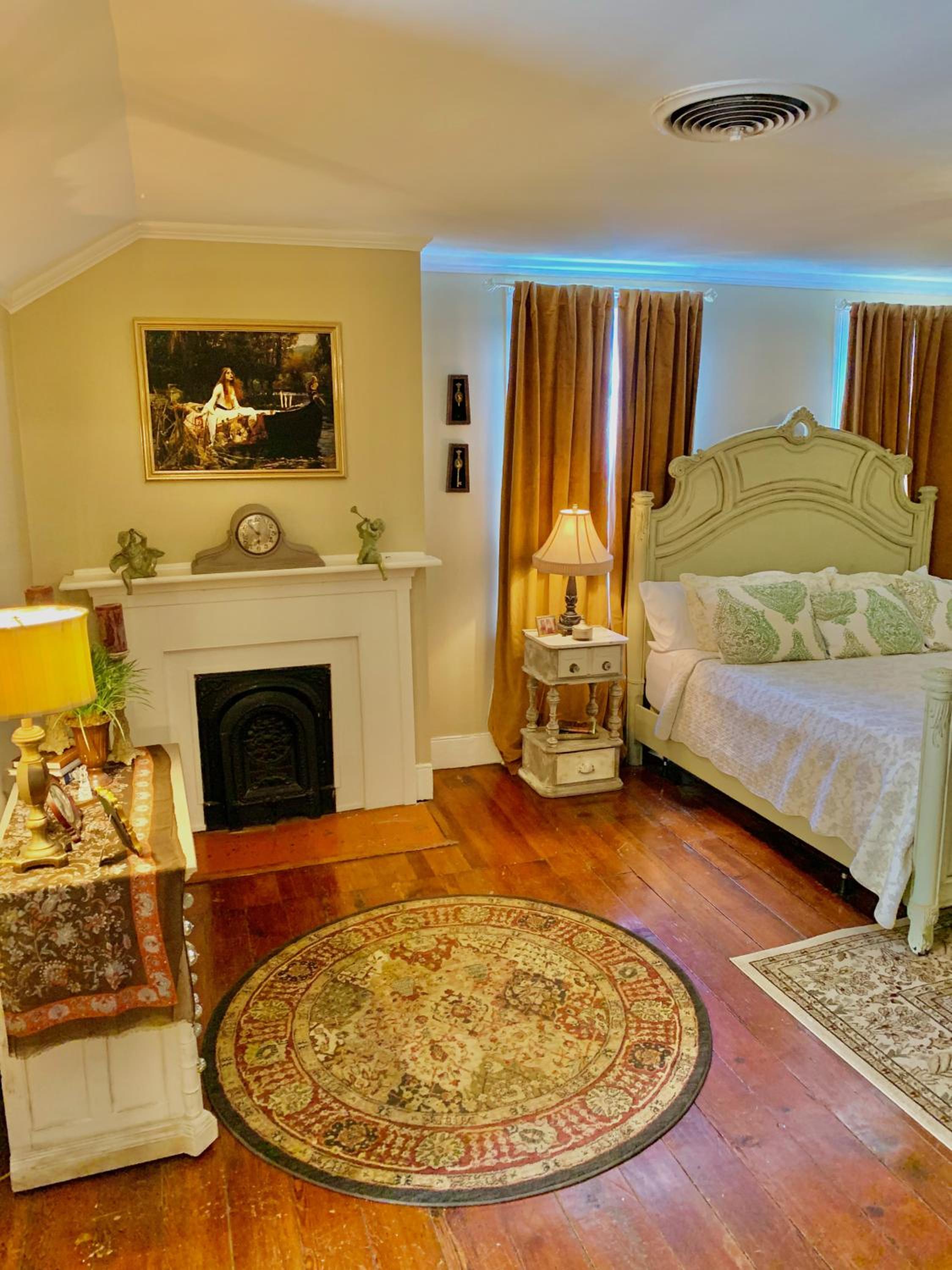 Deluxe King Suite - Photo 6
