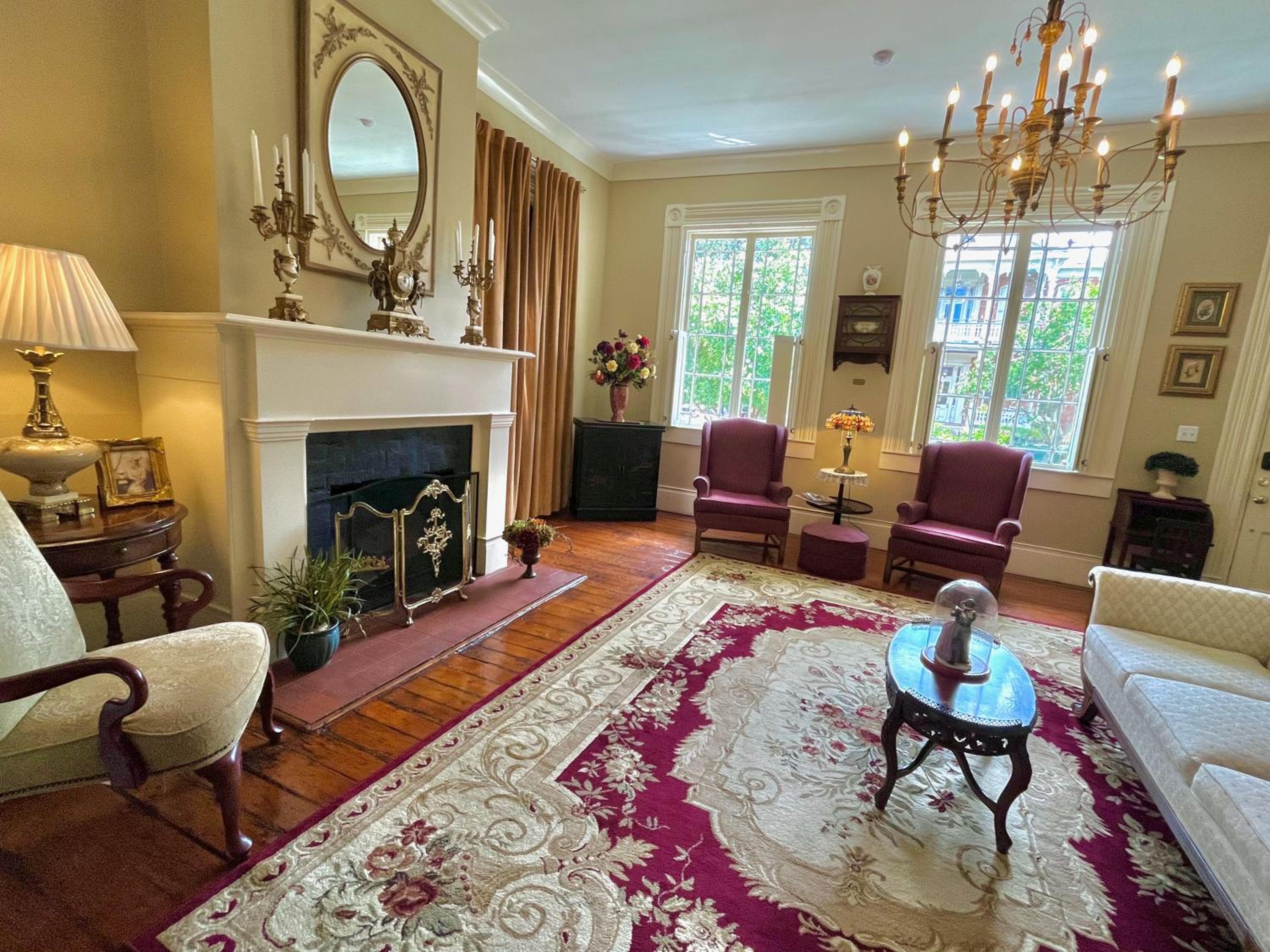 Deluxe Queen Suite - Photo 33