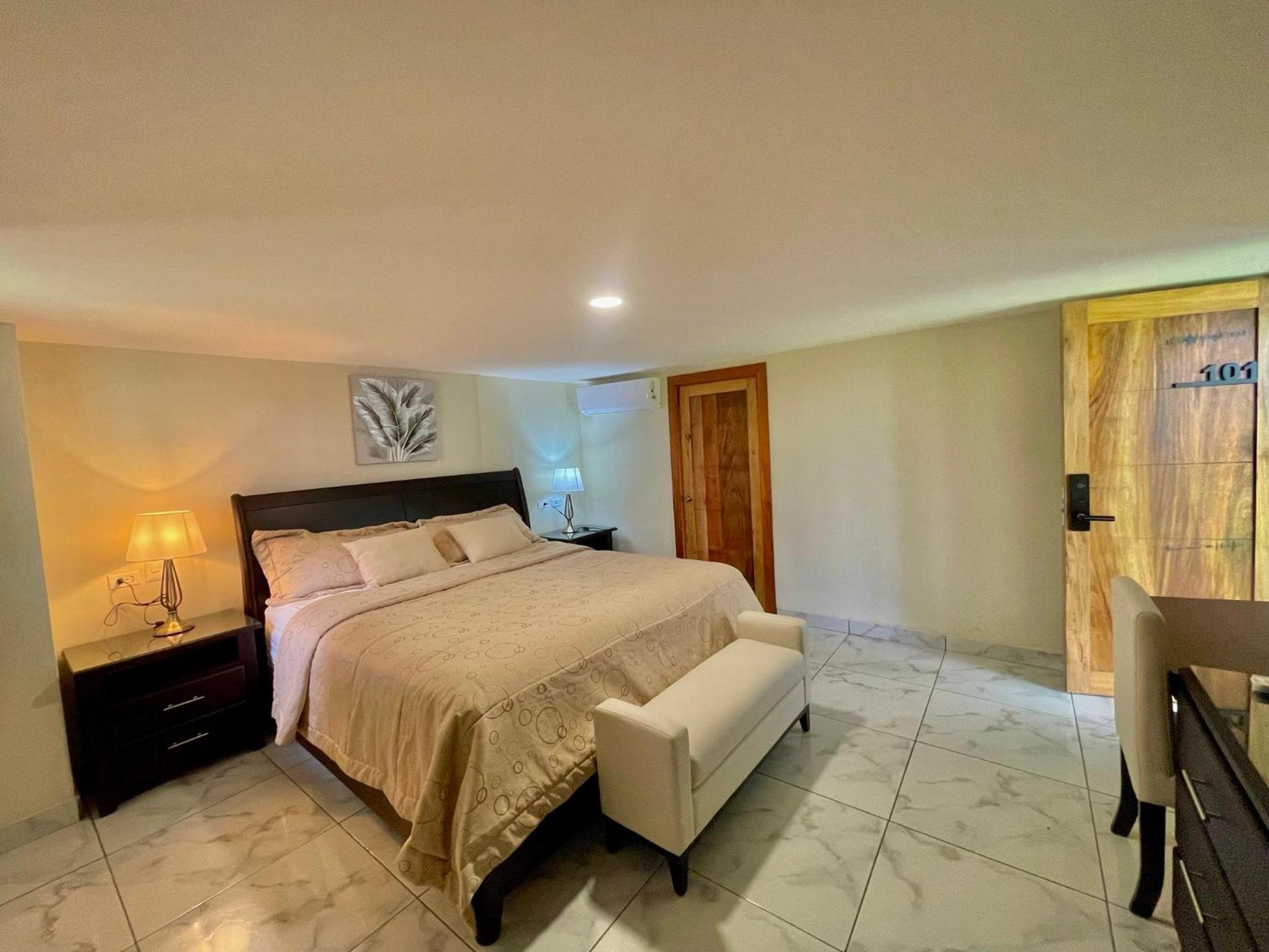Large Double Room photo 3