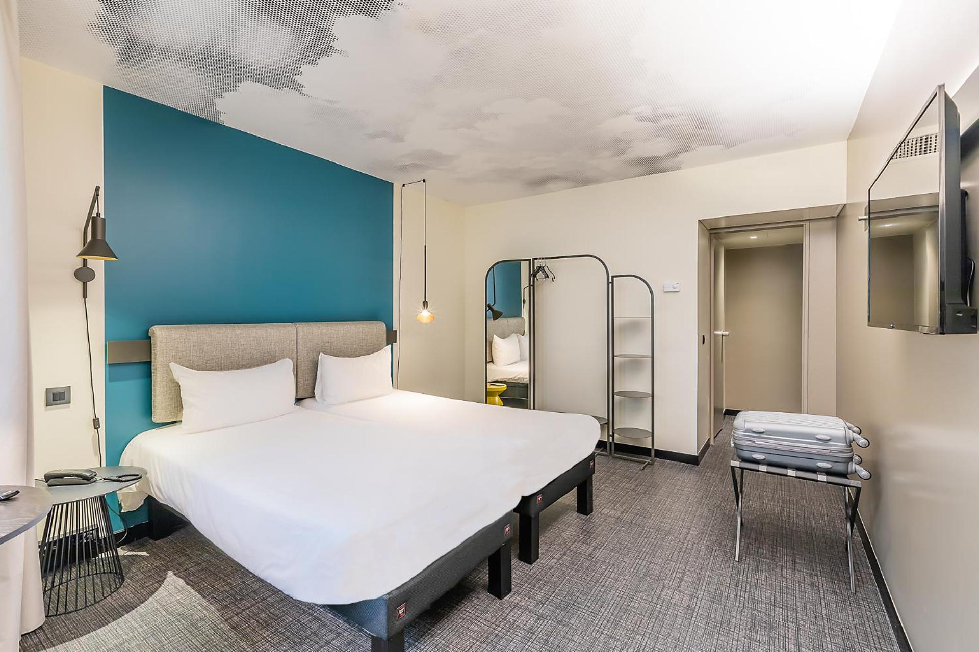 Renovated Standard Twin Room thumbnail 6