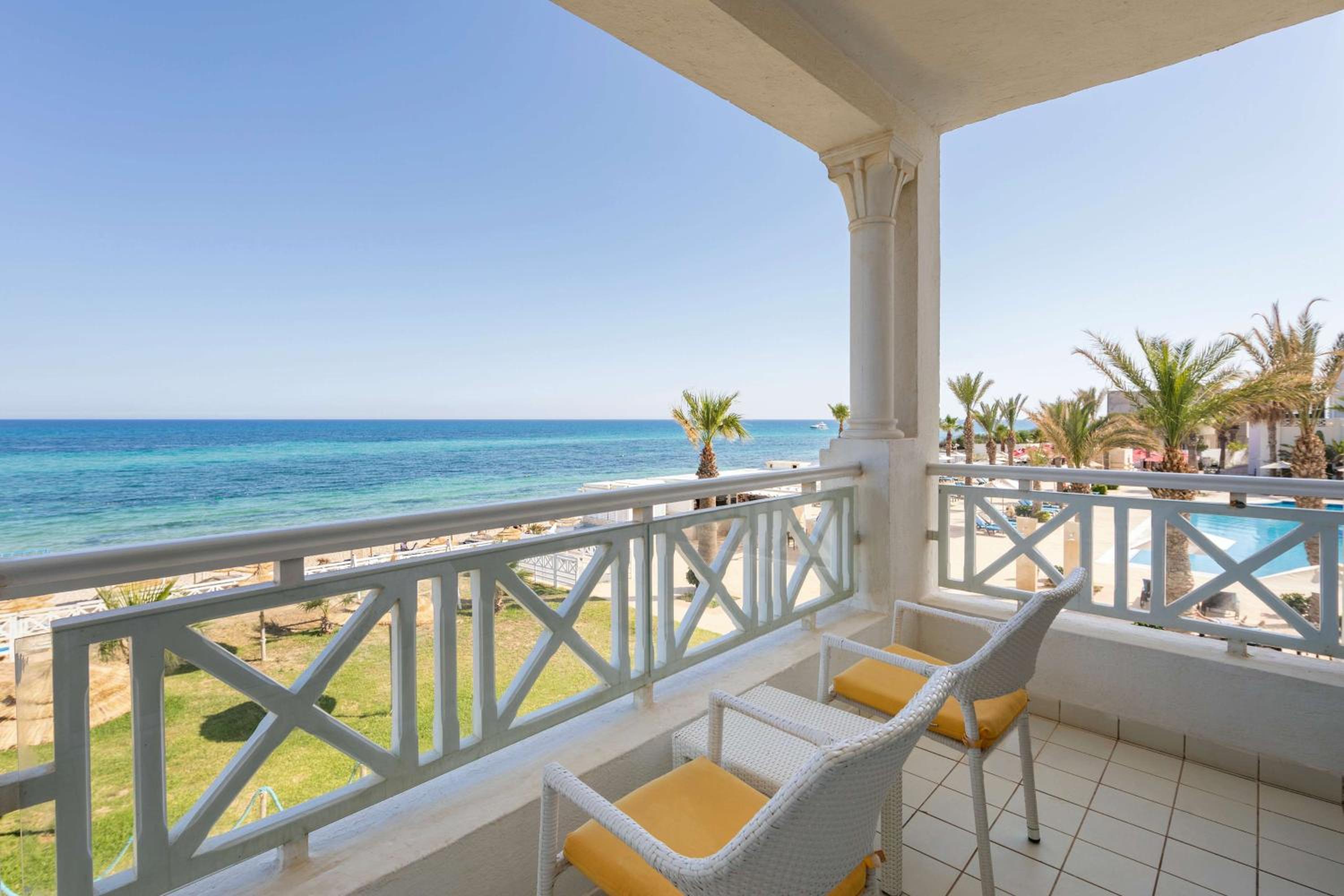 Superior Double Room with Balcony and Sea View photo 3