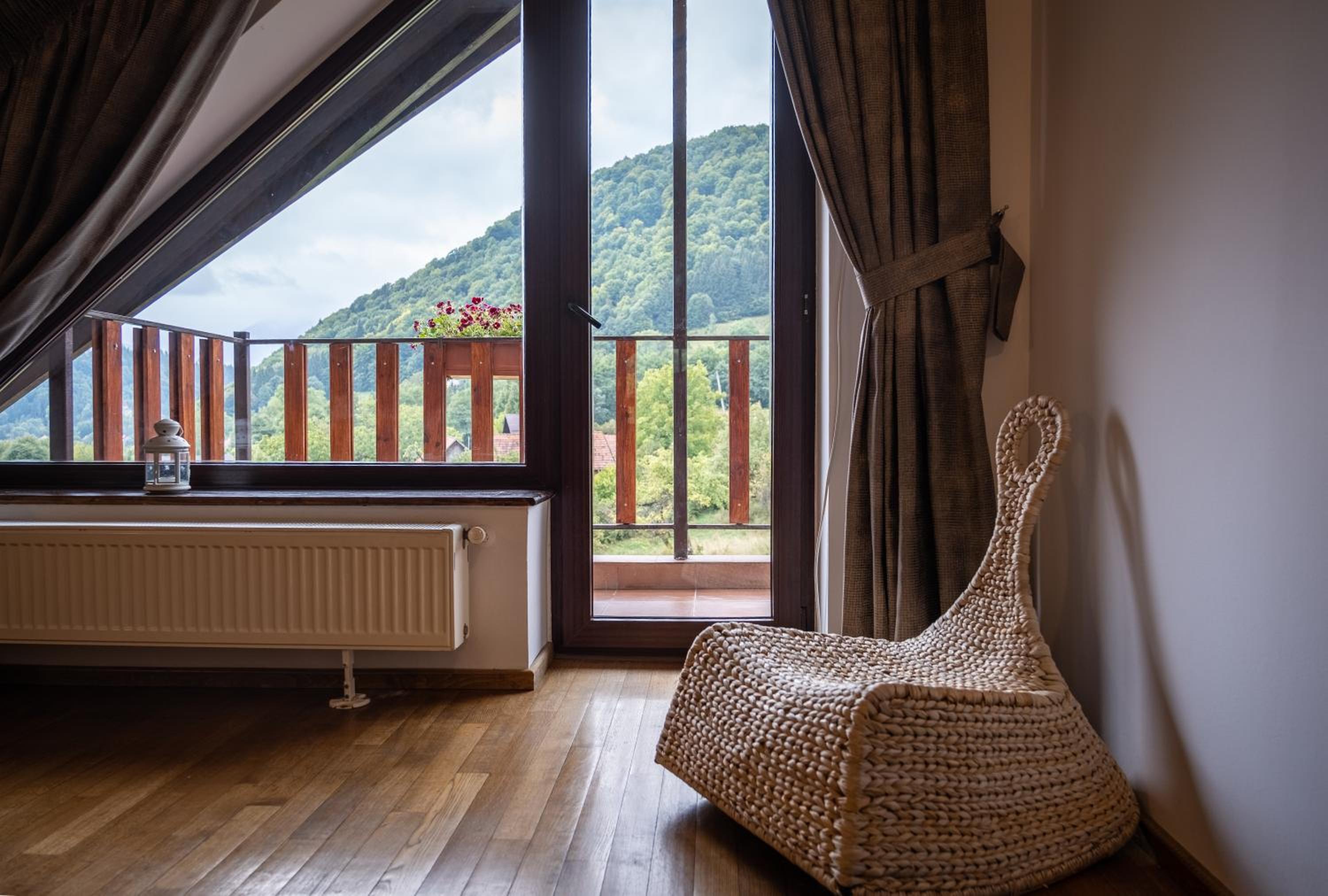 One-Bedroom Suite with Sofa Bed - Photo 2