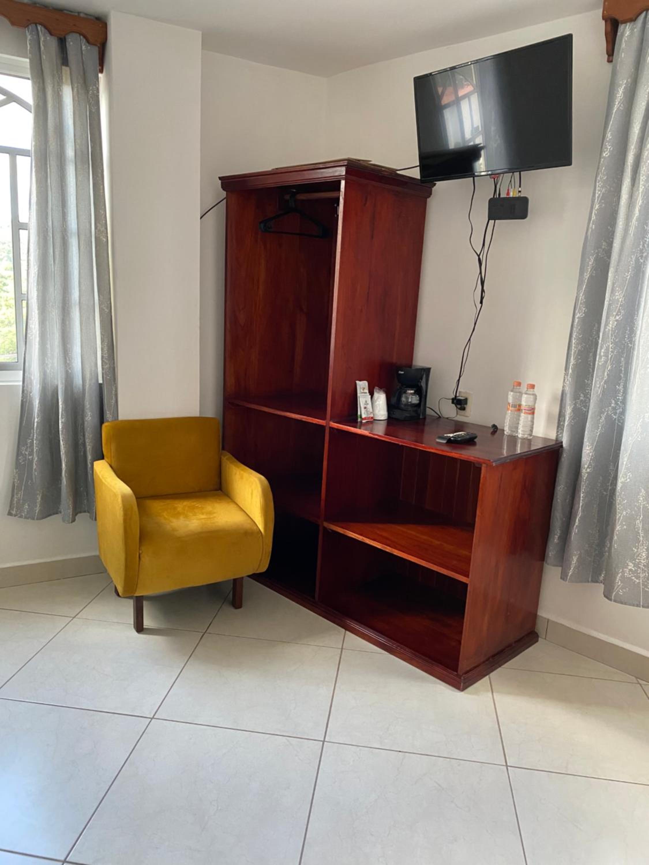 Deluxe Room - Photo 11