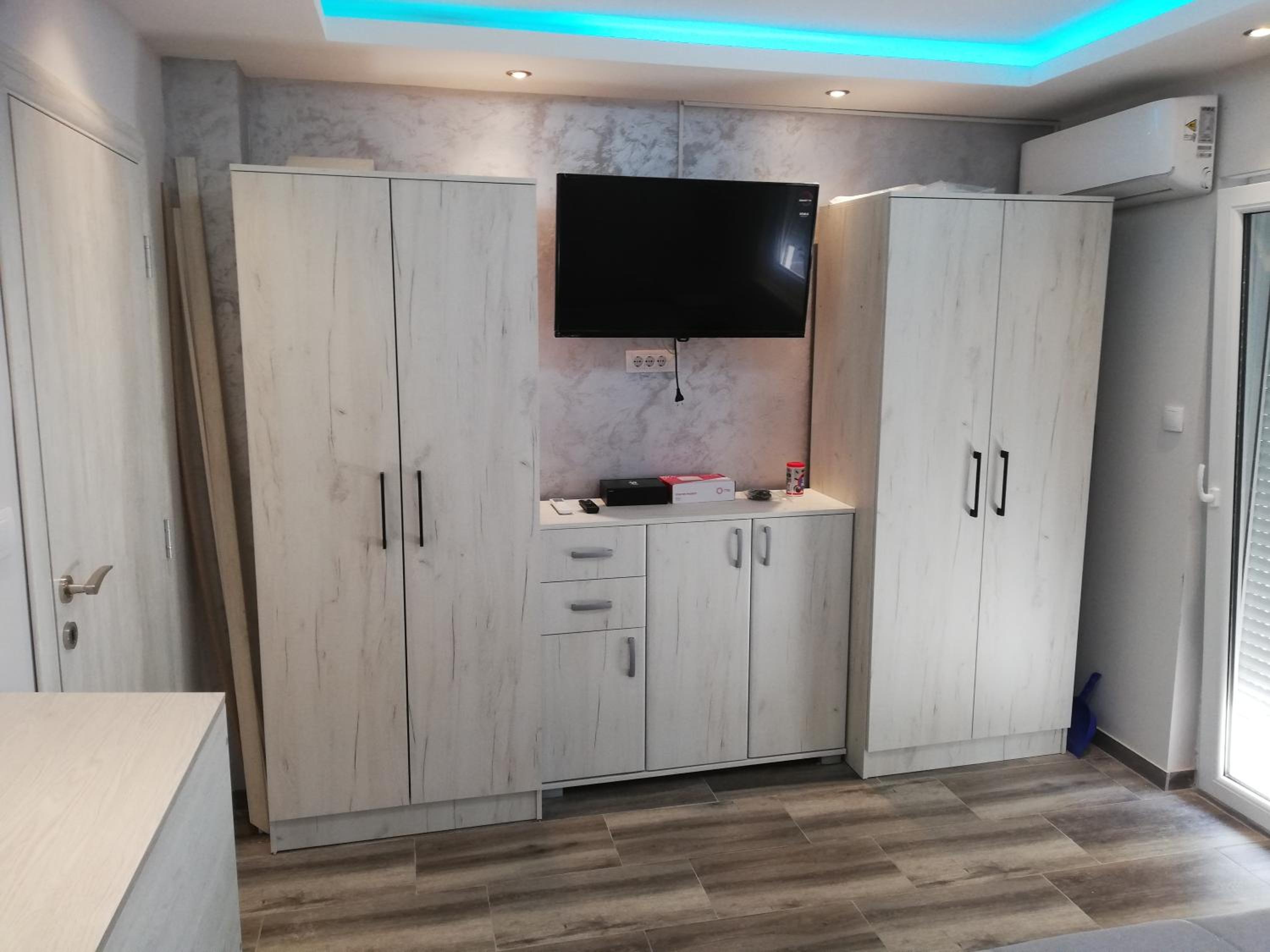 One-Bedroom Apartment with View photo 1