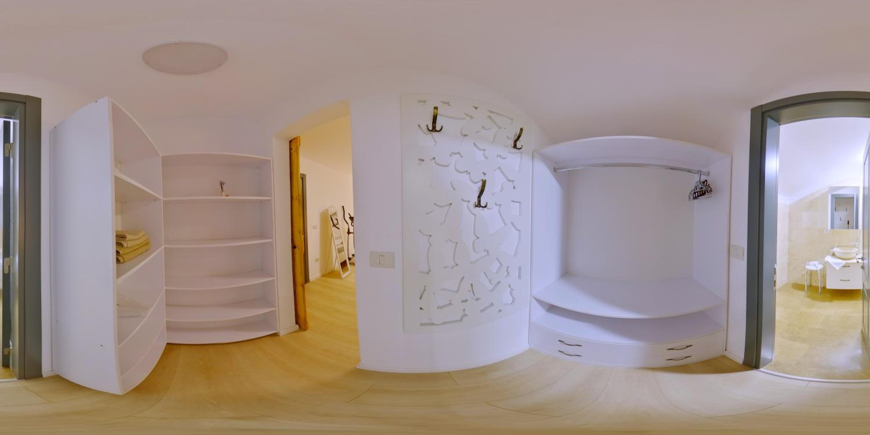 Superior King Room - Photo 23