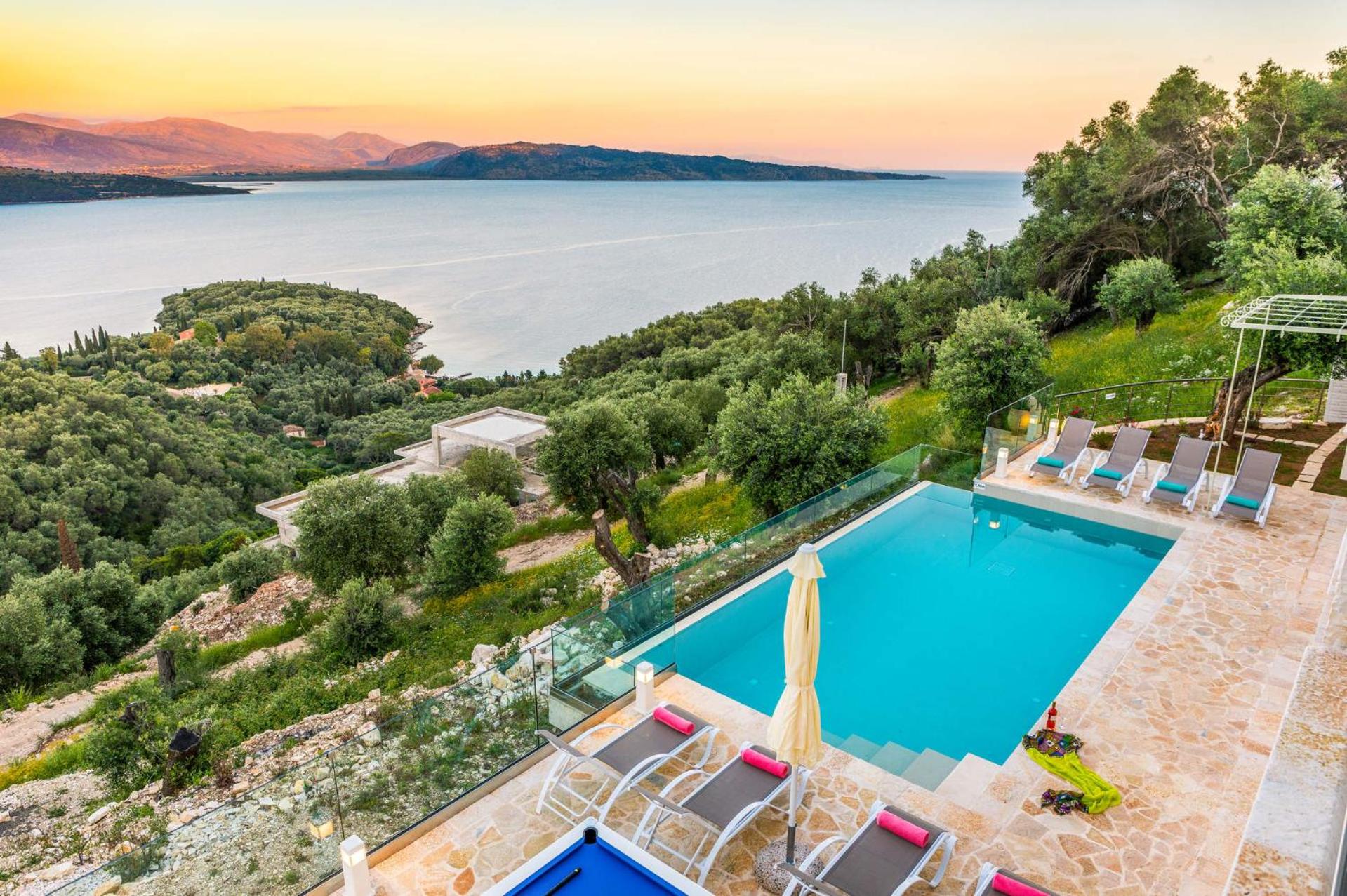 Villa photo 2