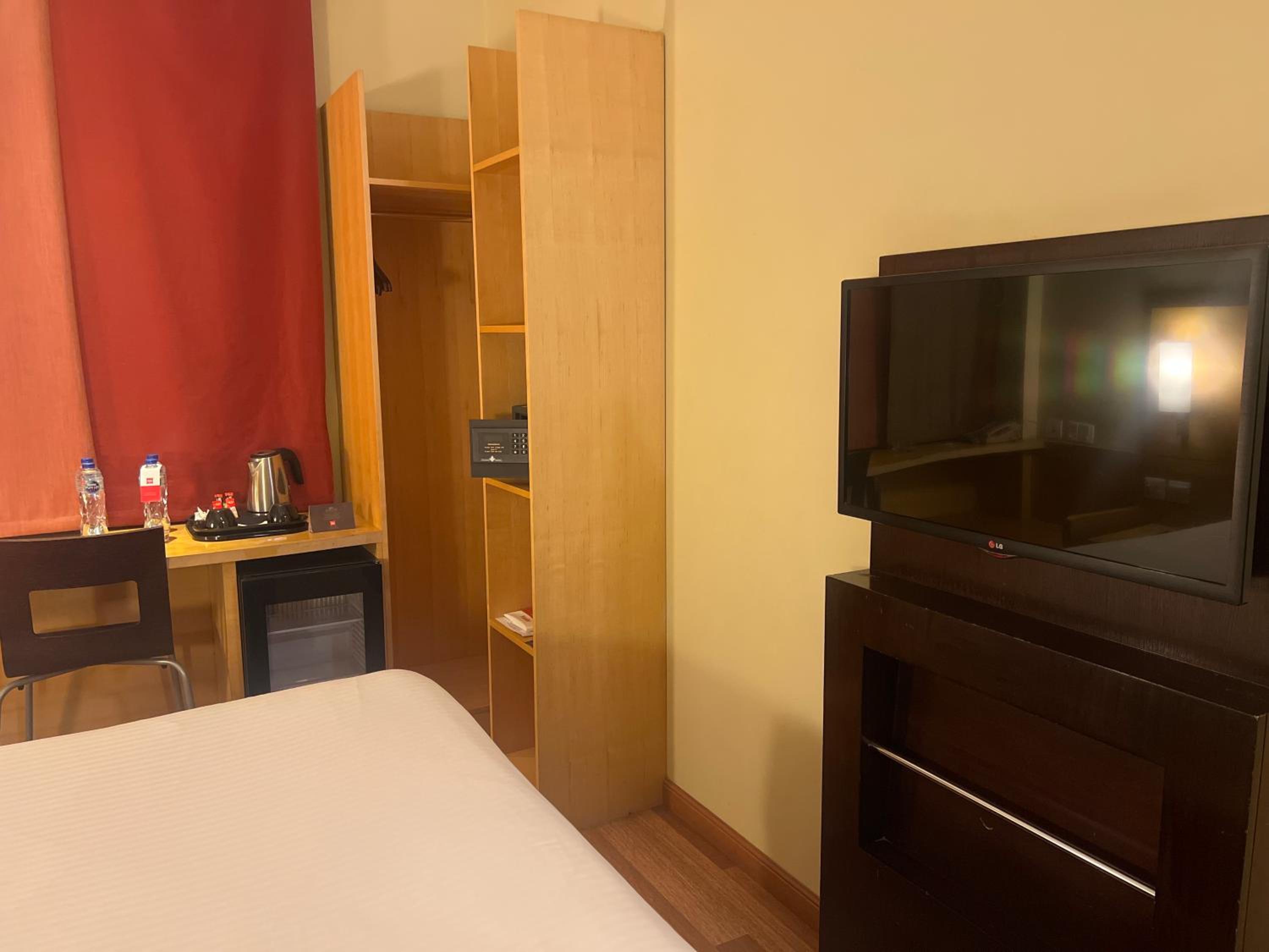 Junior Suite - Pool Side