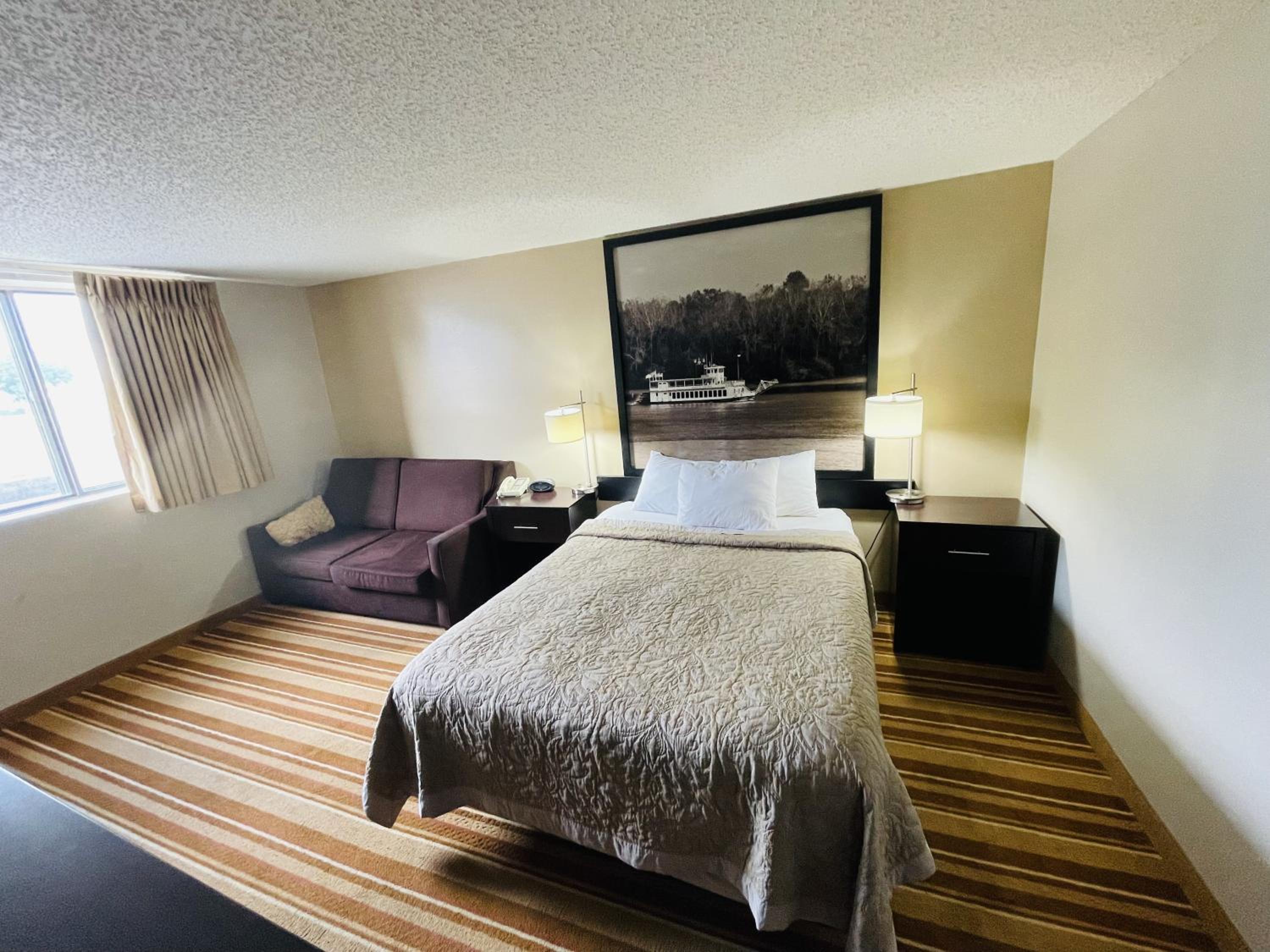 Queen Room - Non-Smoking - Photo 16