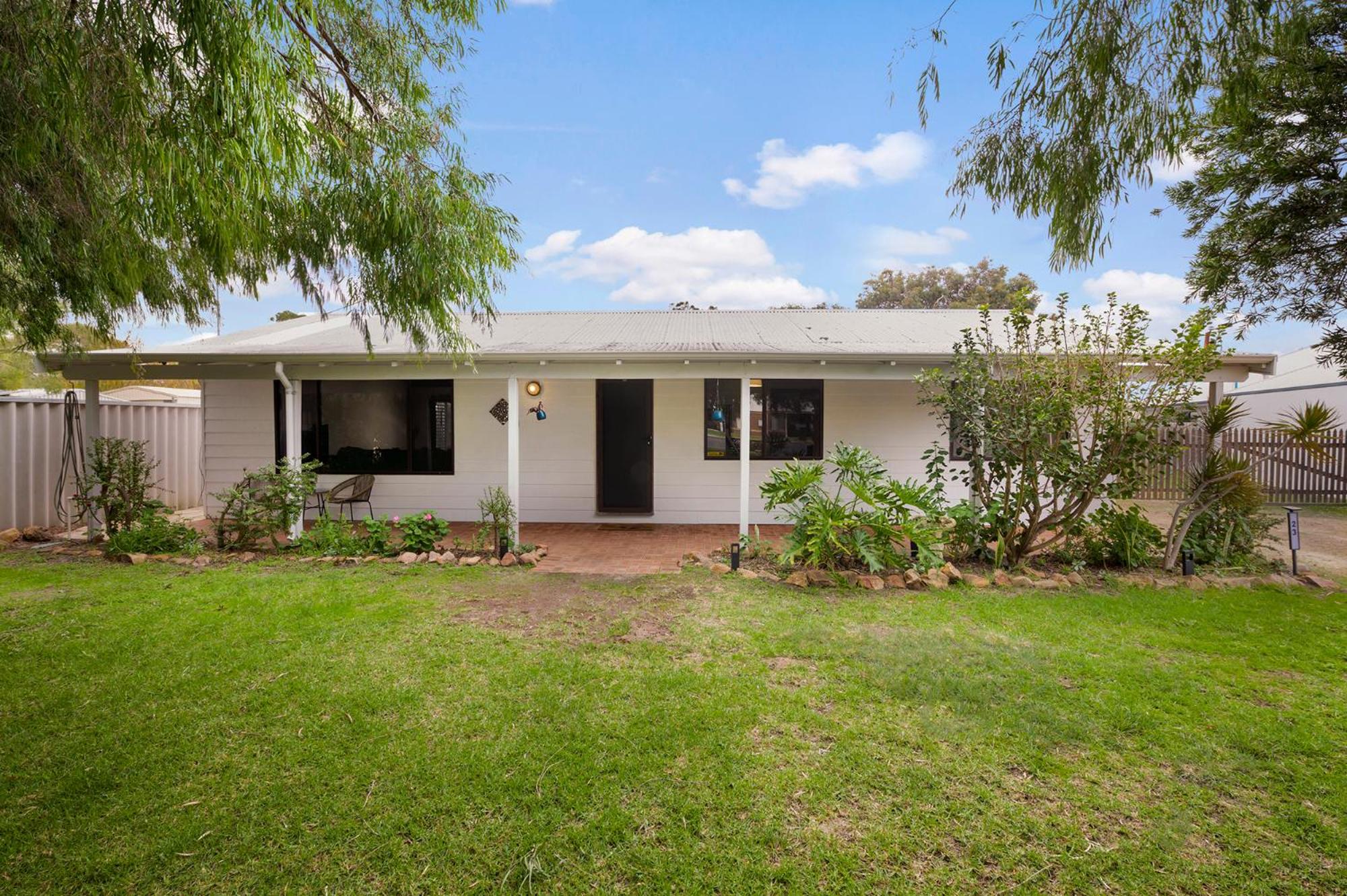 Three-Bedroom House photo 2
