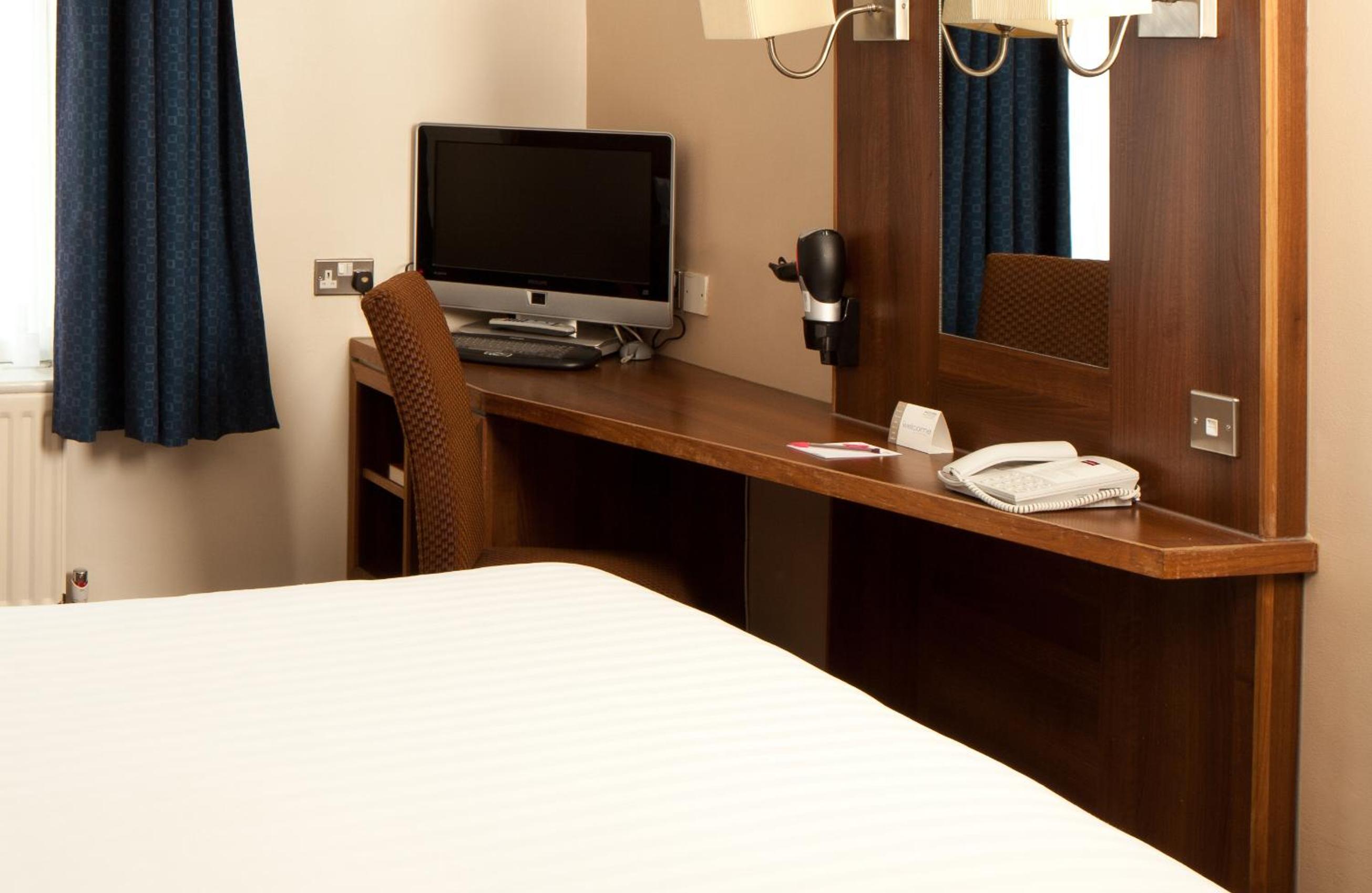 Standard King Room - Photo 5