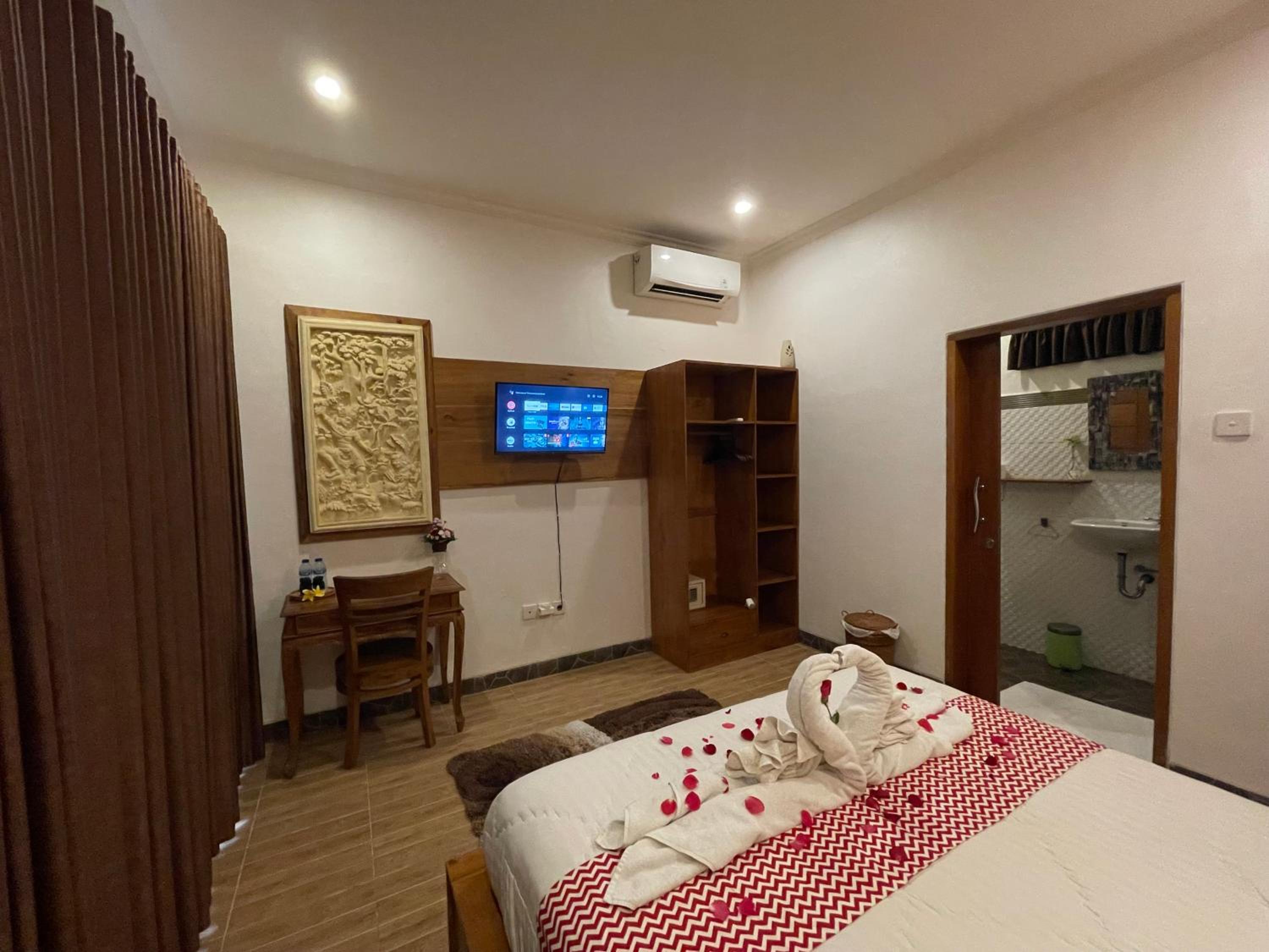 Deluxe King Room - Photo 17