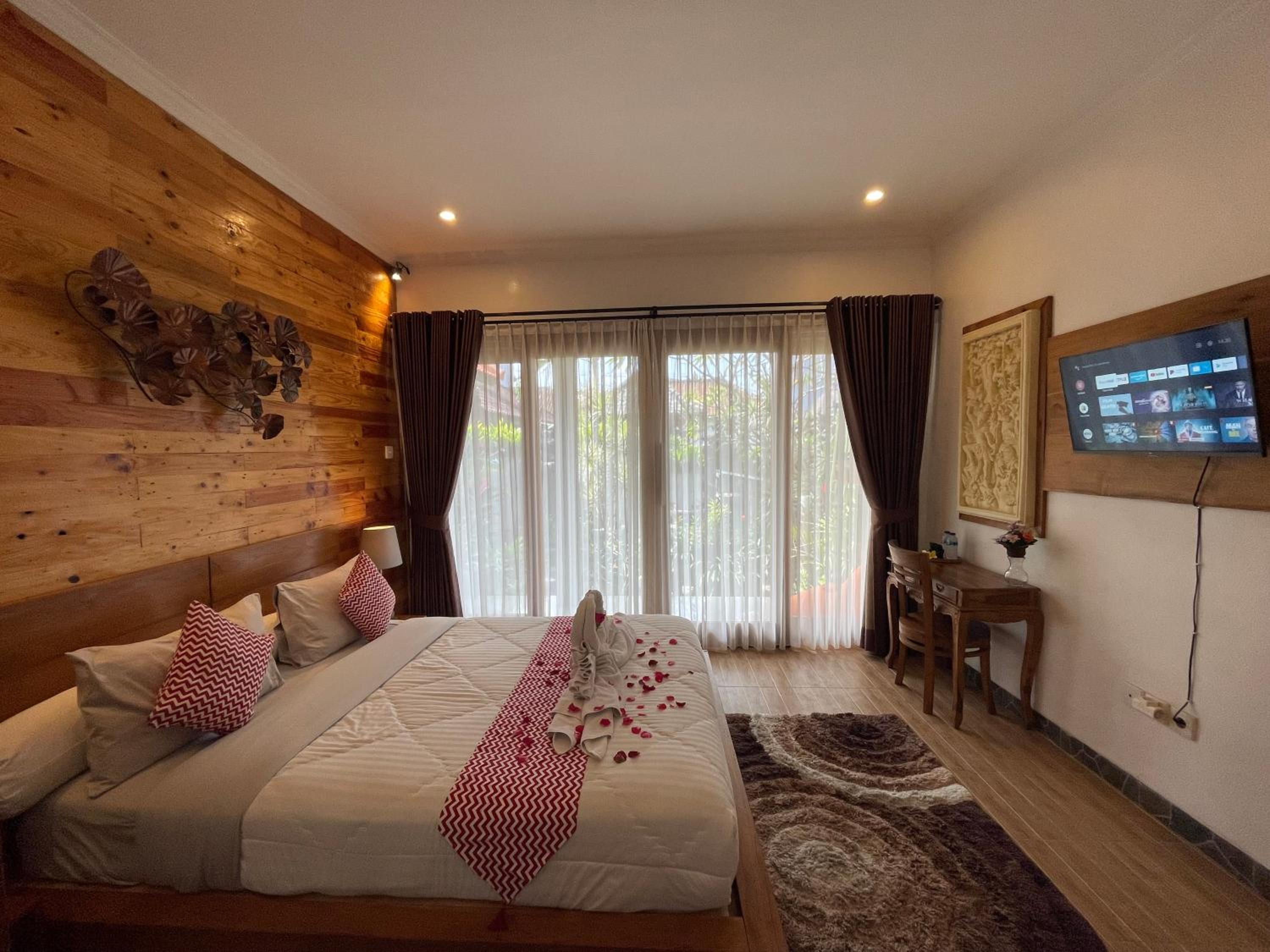 Deluxe King Room - Photo 19
