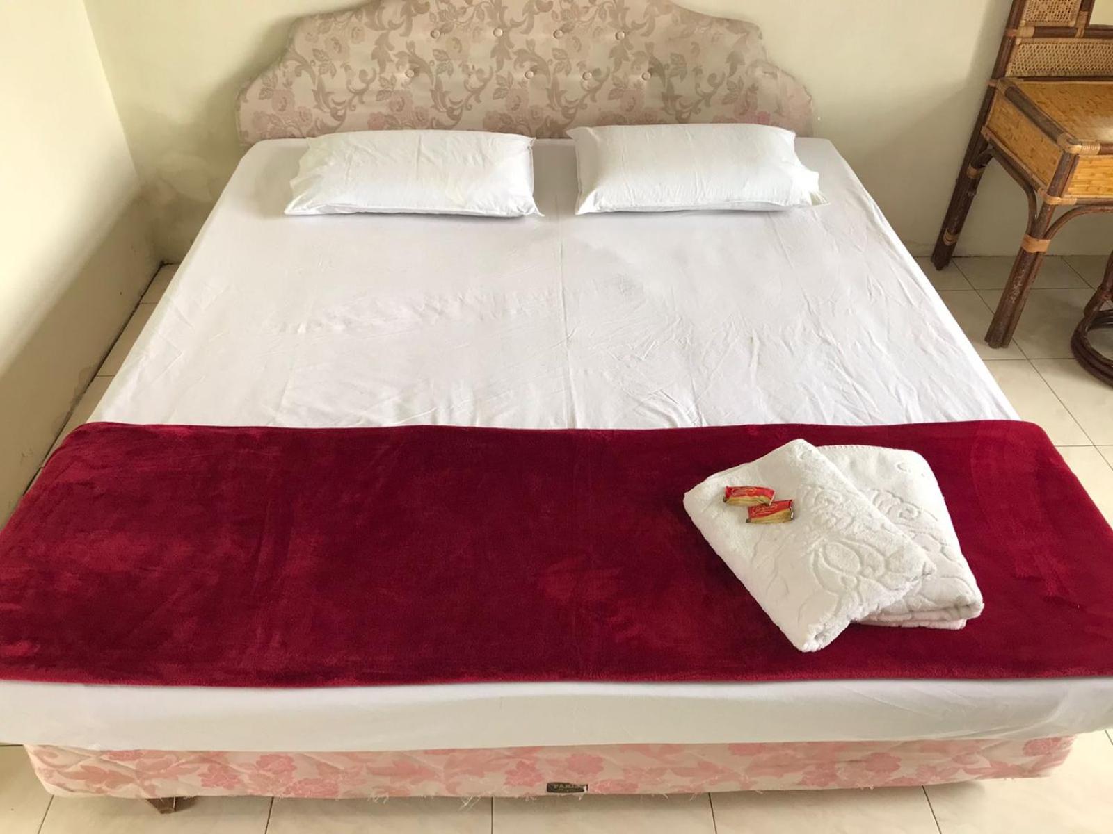 Standard Double Room - Photo 8