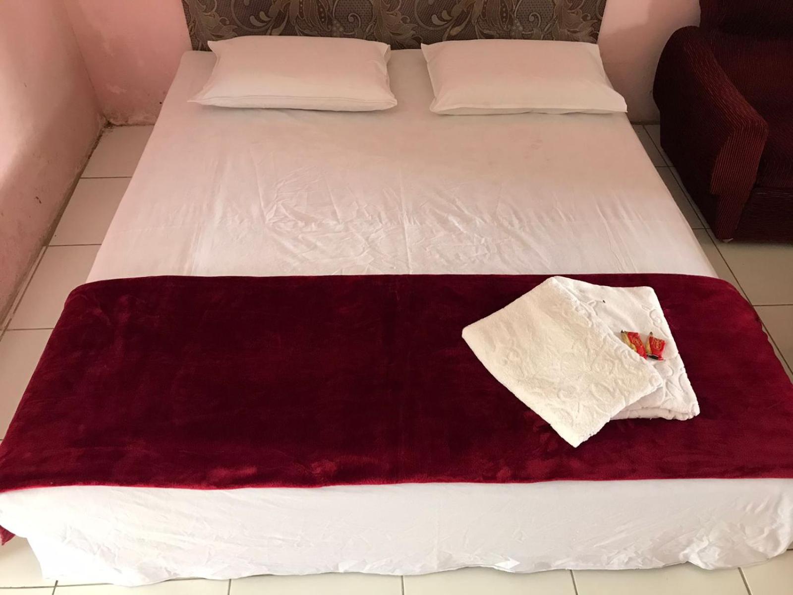 Standard Double Room - Photo 4