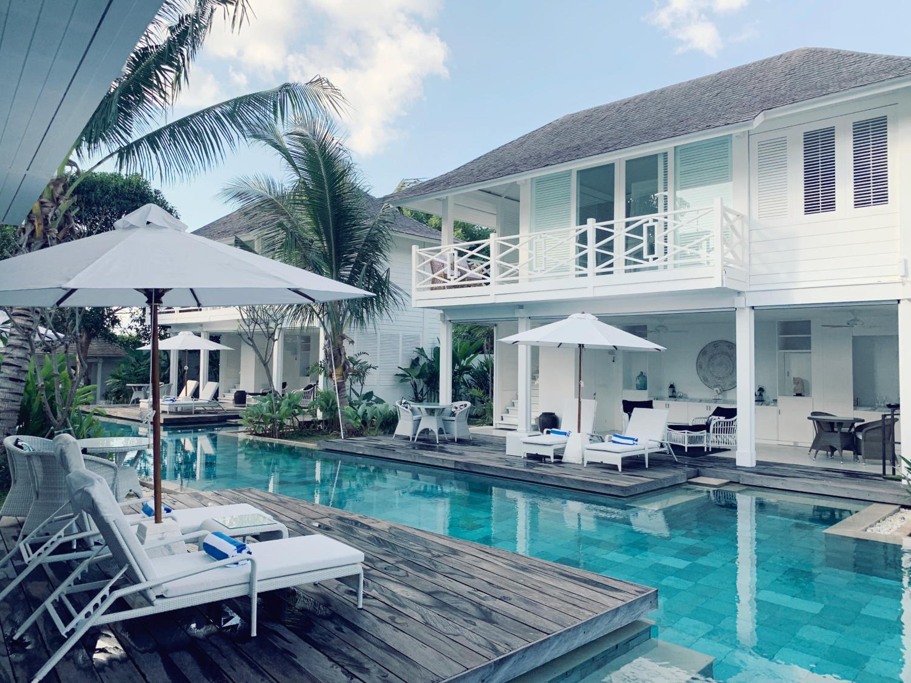 Poolside Villa photo 2