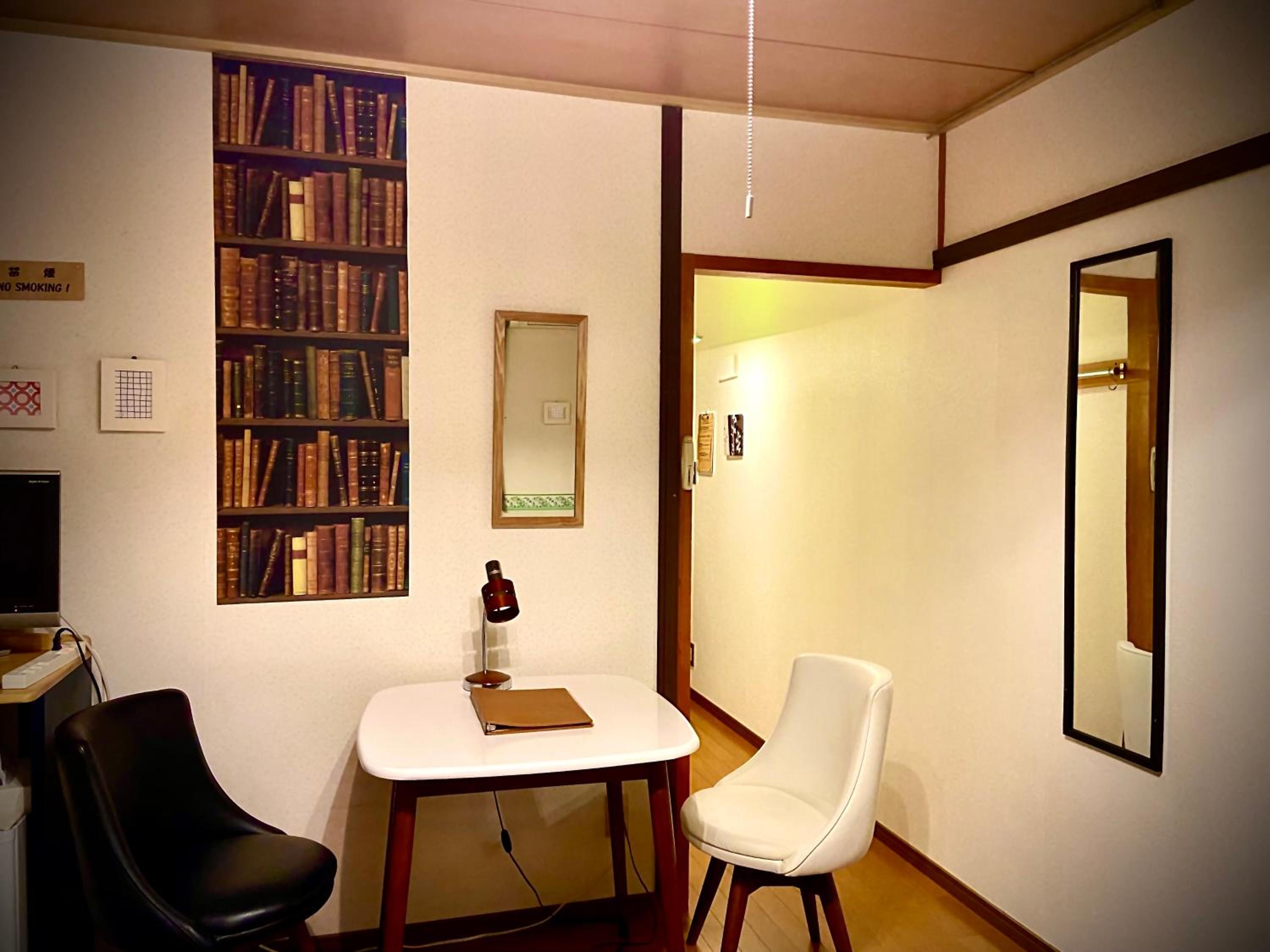 Family Room with Shared Bathroom - Photo 2