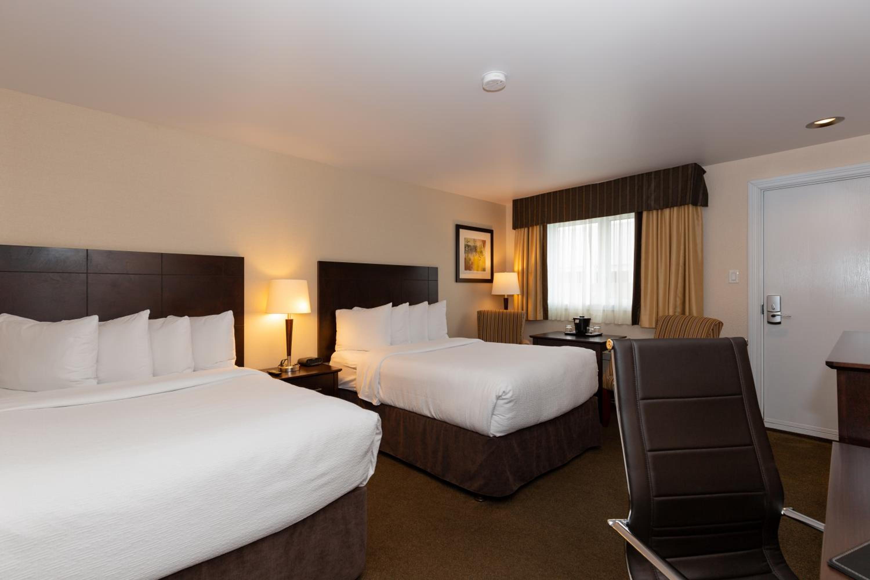 Classic Double Room with Two Double Beds - Non-Smoking - Photo 2