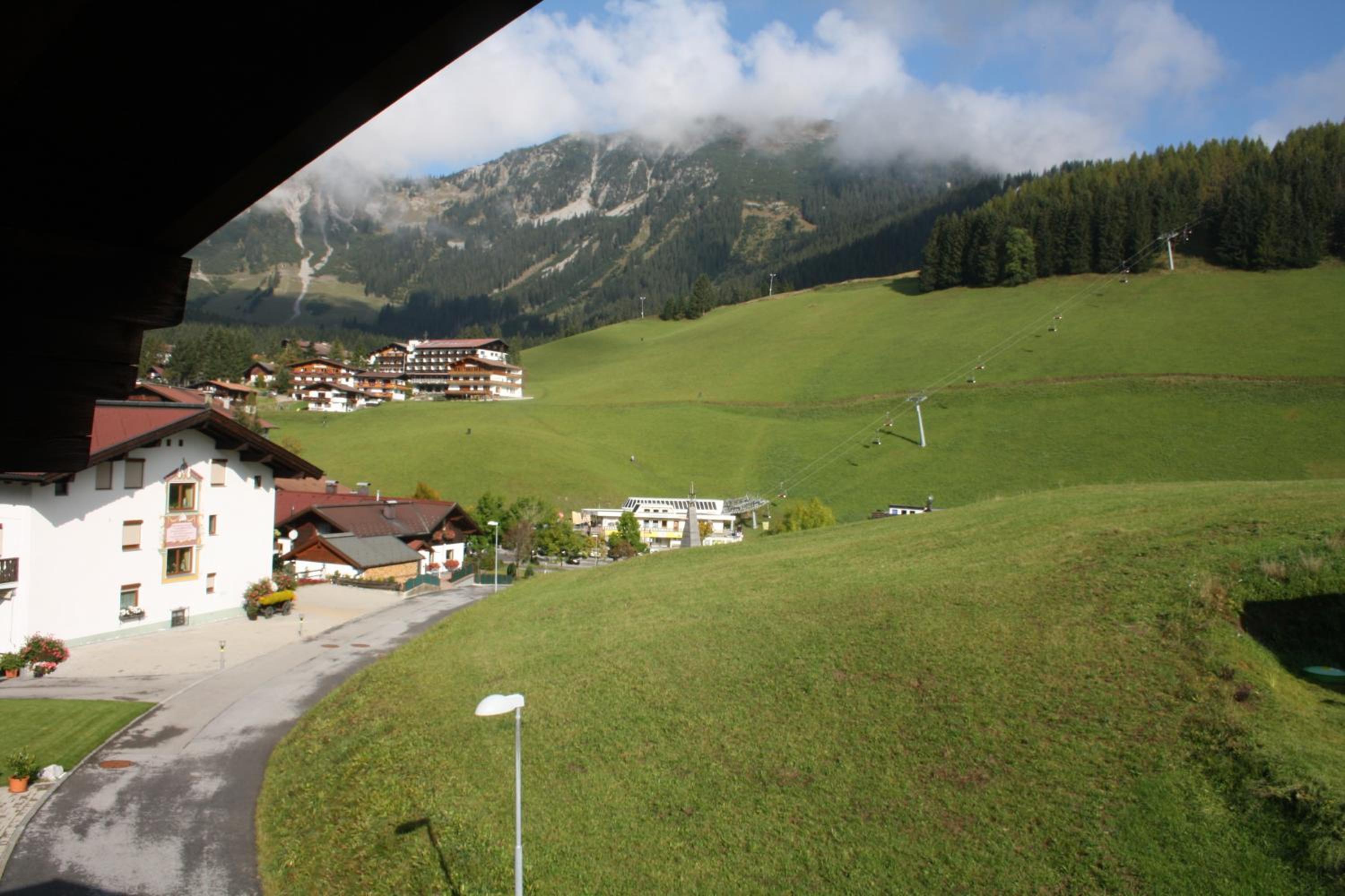 Apartment with Mountain View photo 3