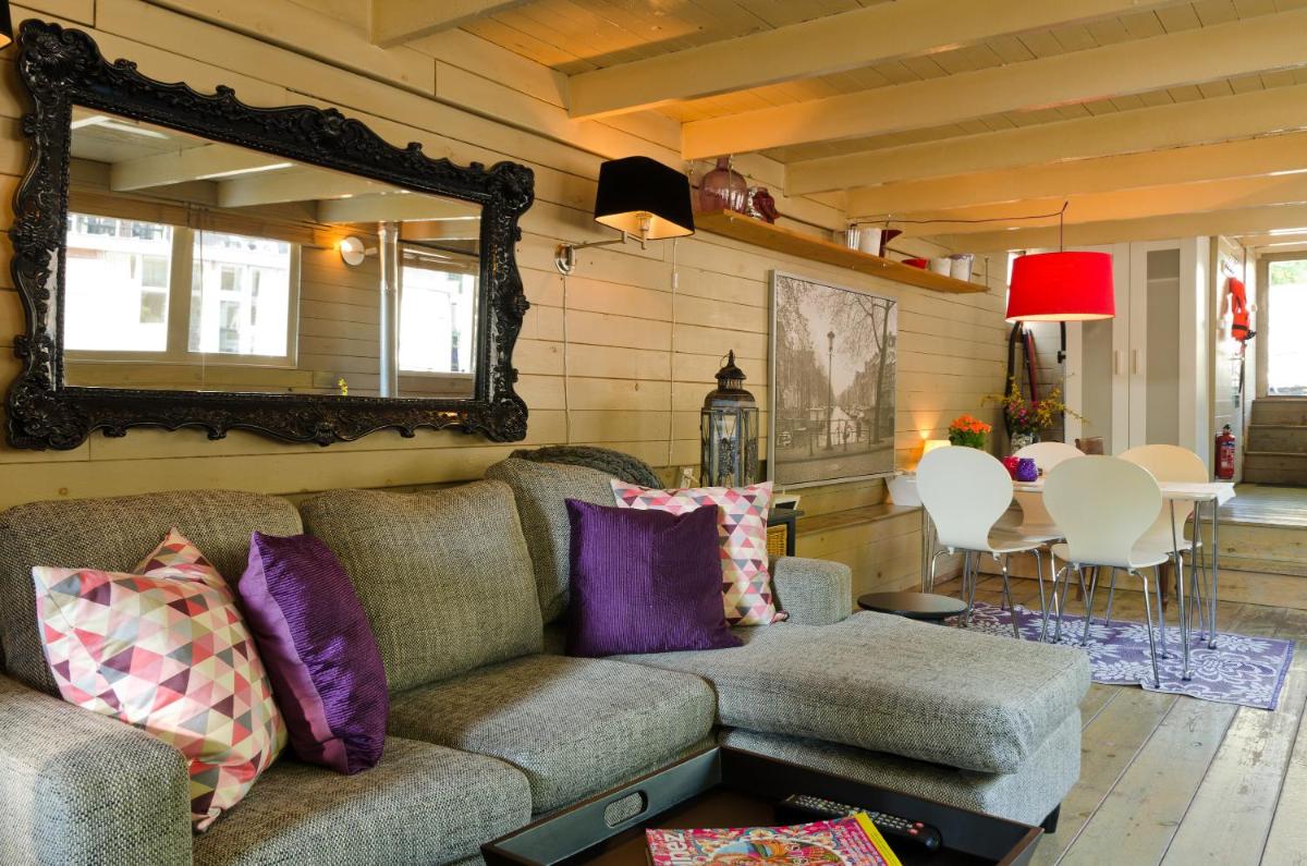 Houseboat photo 2