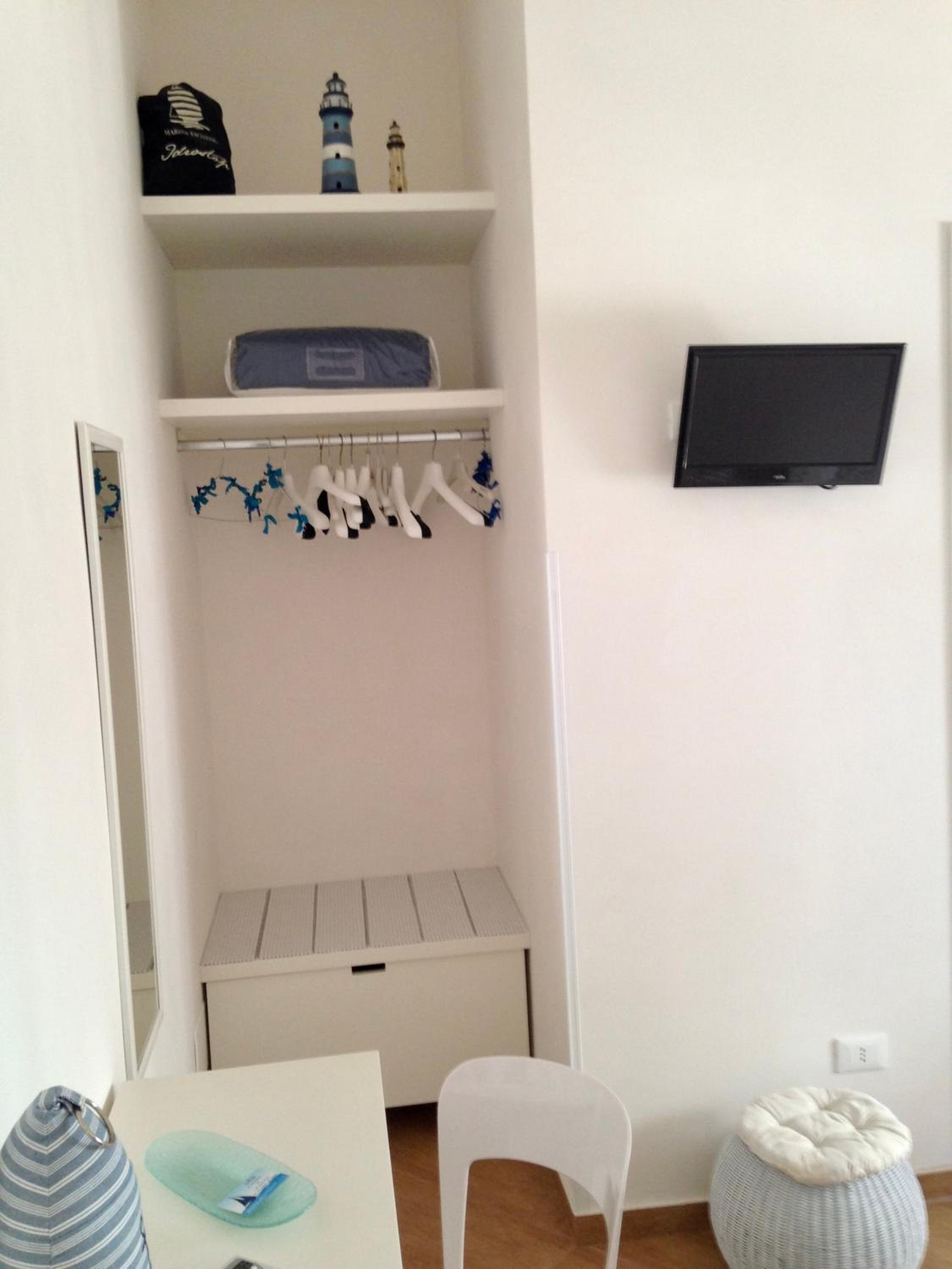 Single Room with Private Bathroom photo 2
