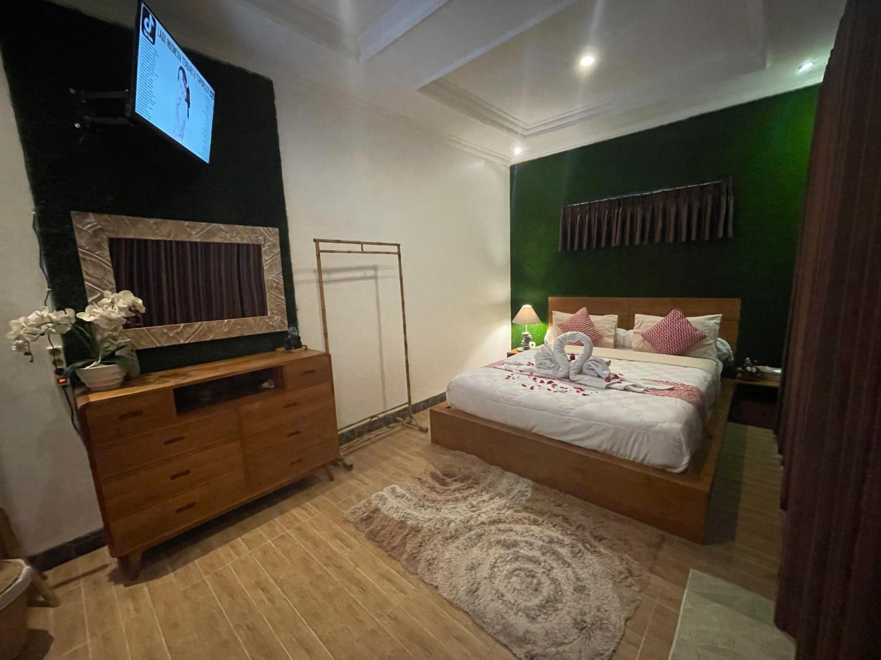 Deluxe King Room - Photo 28