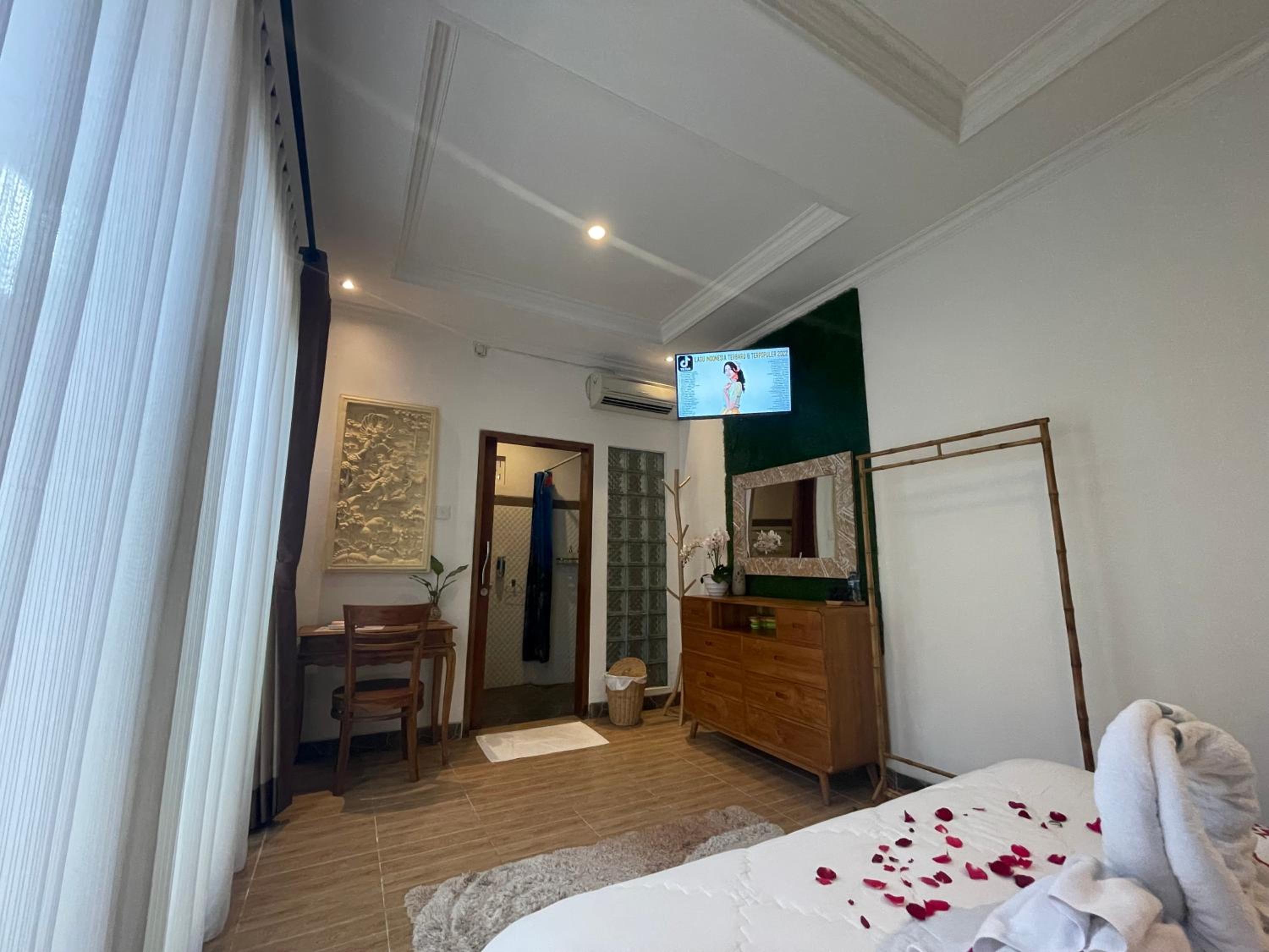 Deluxe King Room - Photo 27