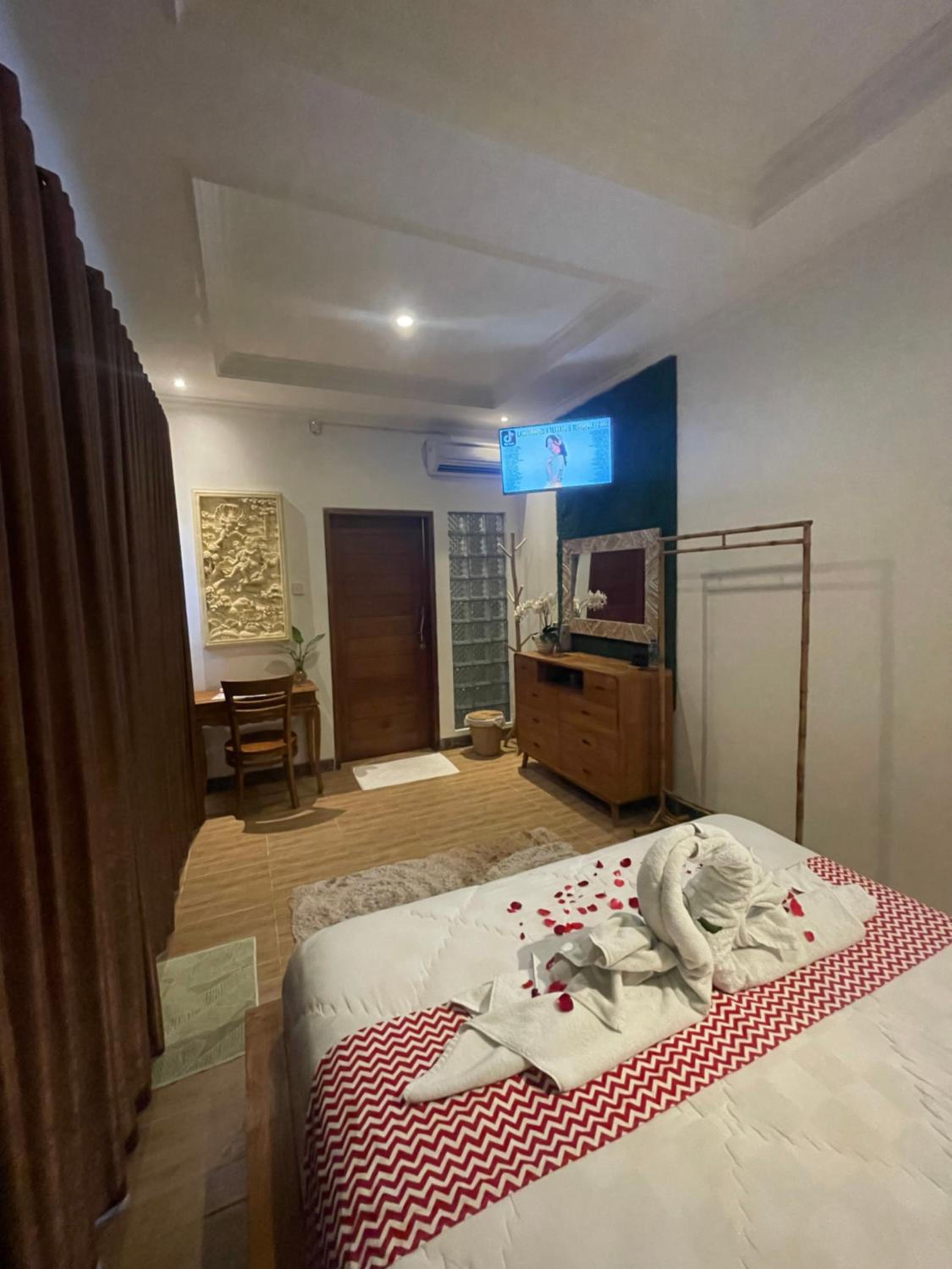 Deluxe King Room - Photo 26