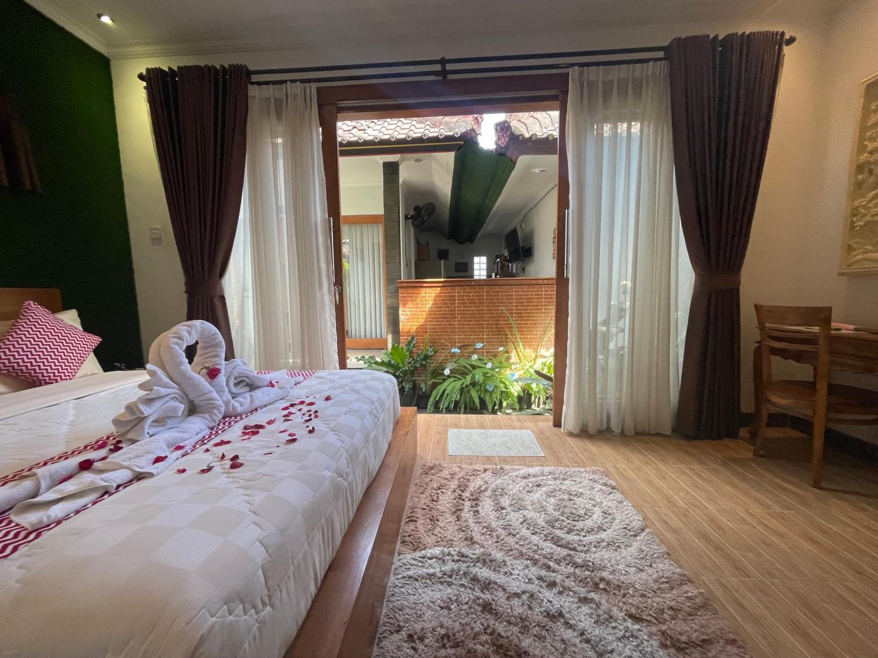 Deluxe King Room - Photo 22