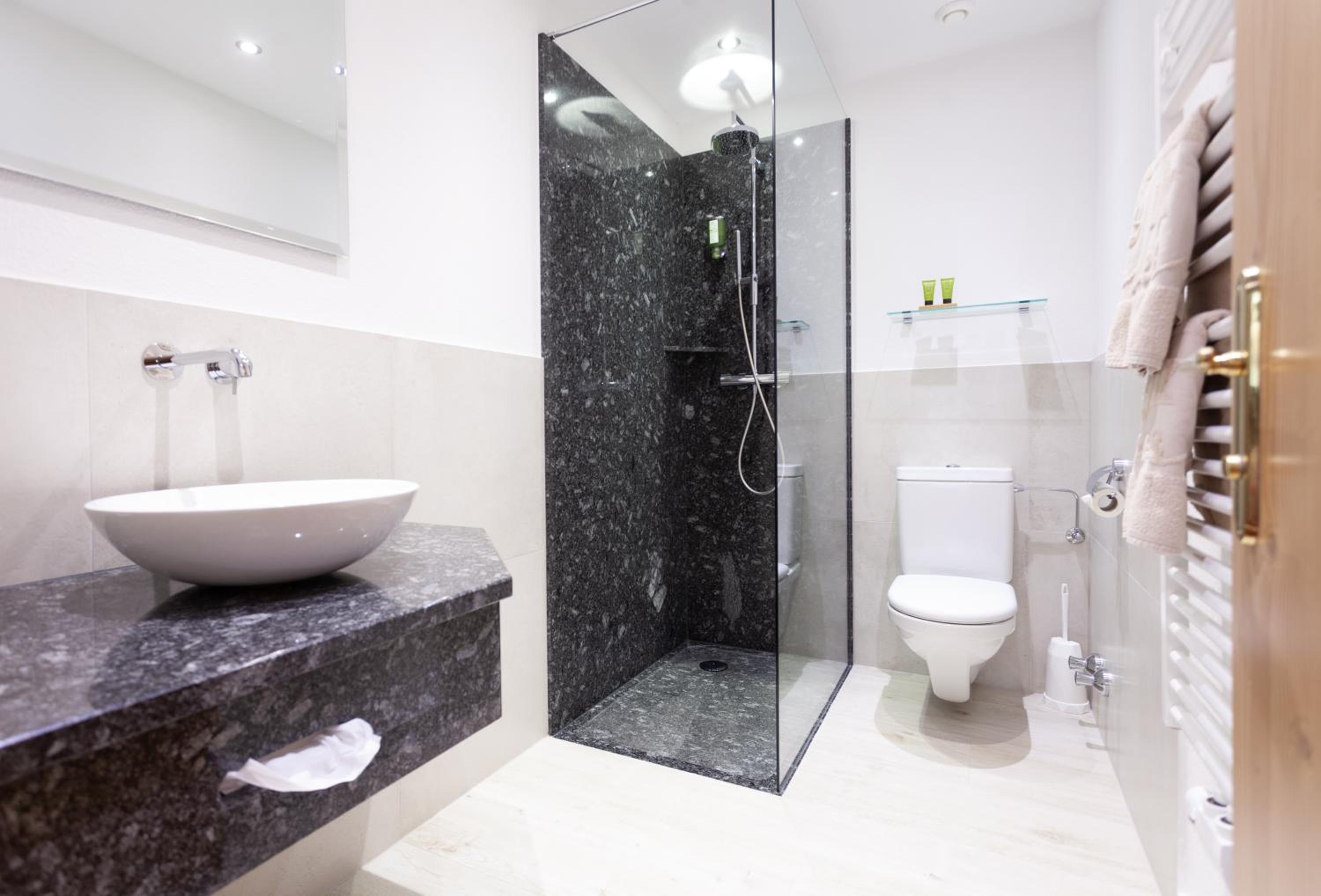 Superior Double Room with Balcony - Photo 4