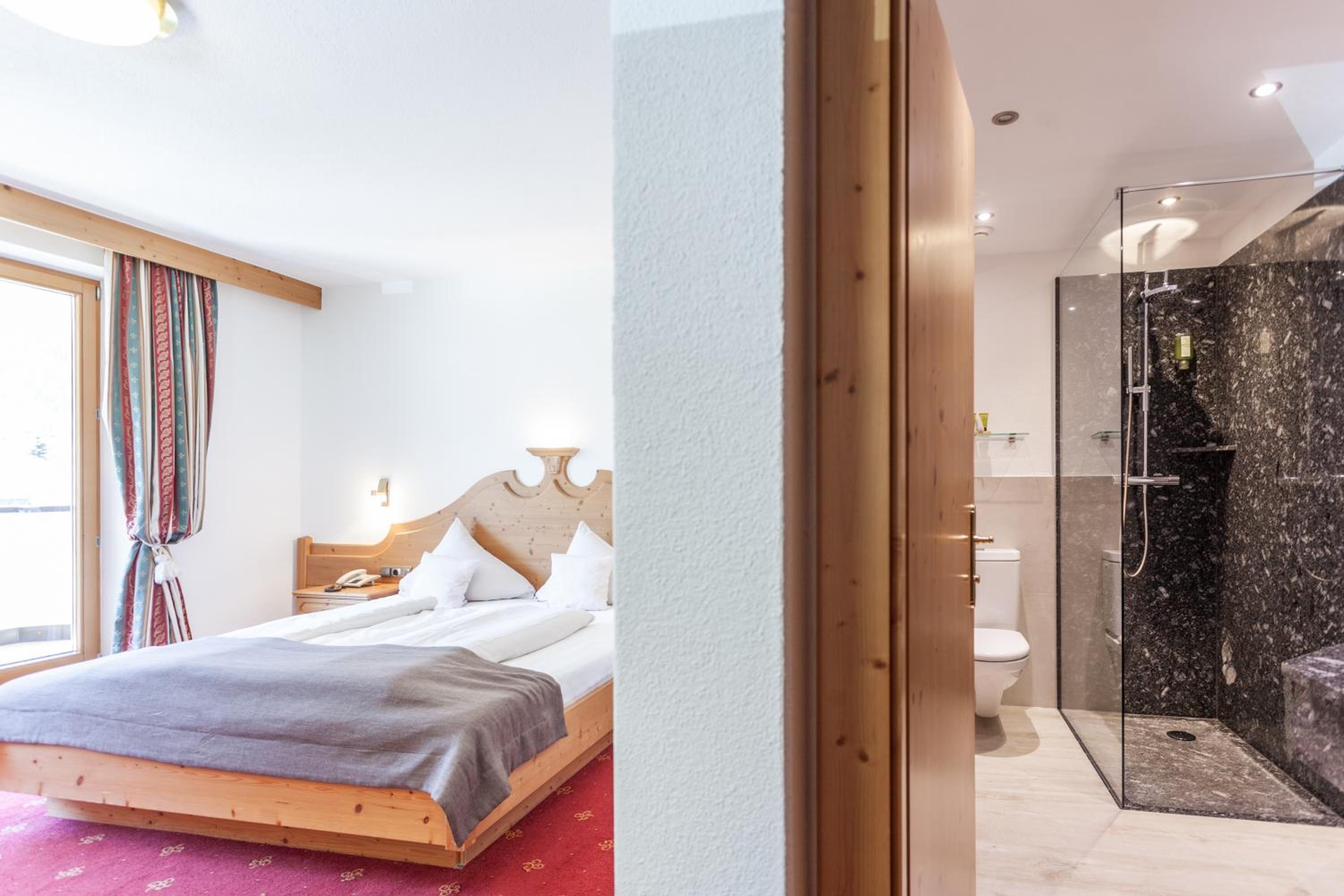 Superior Double Room with Balcony - Photo 1