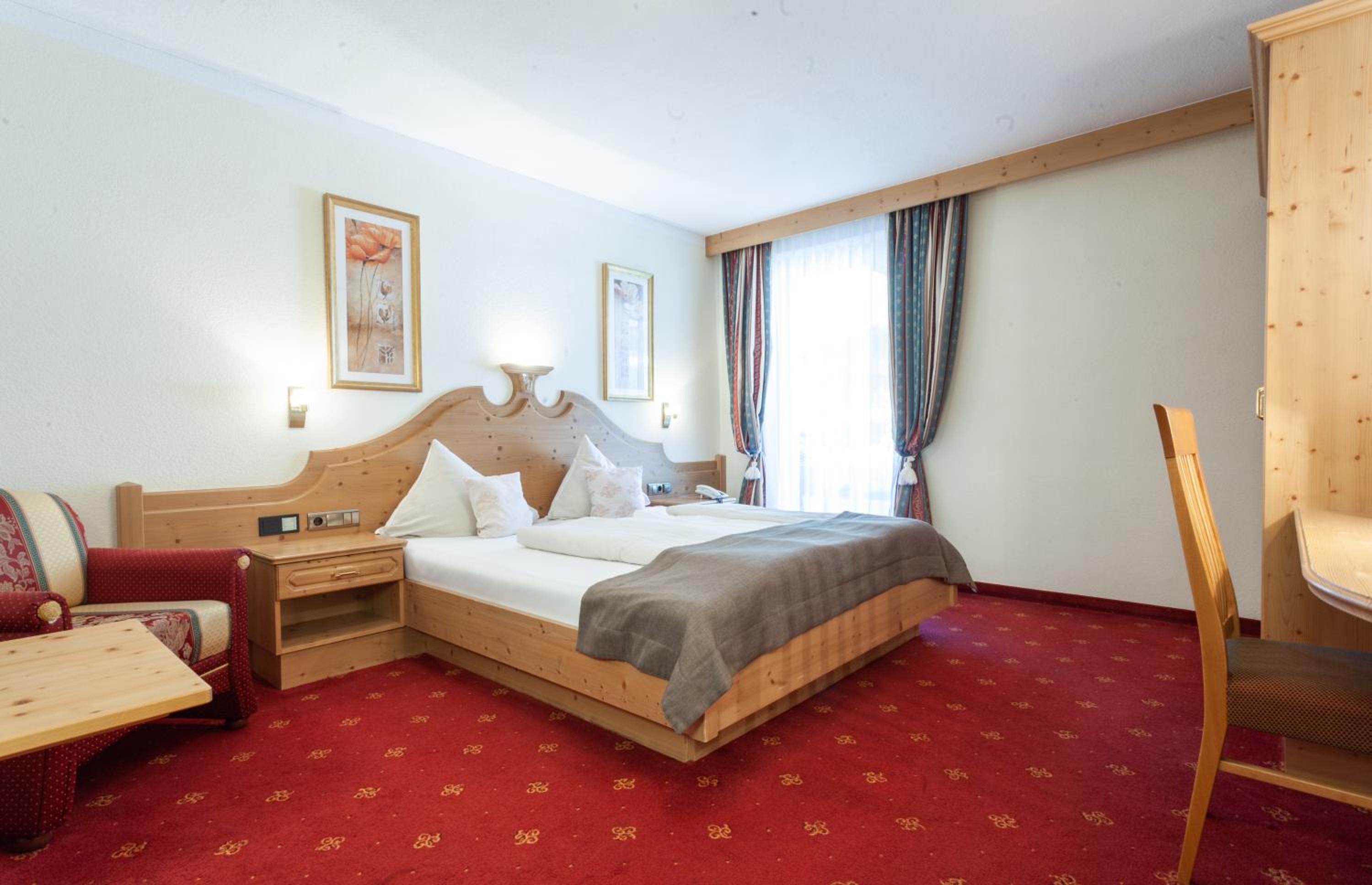 Superior Double Room with Balcony - Photo 3
