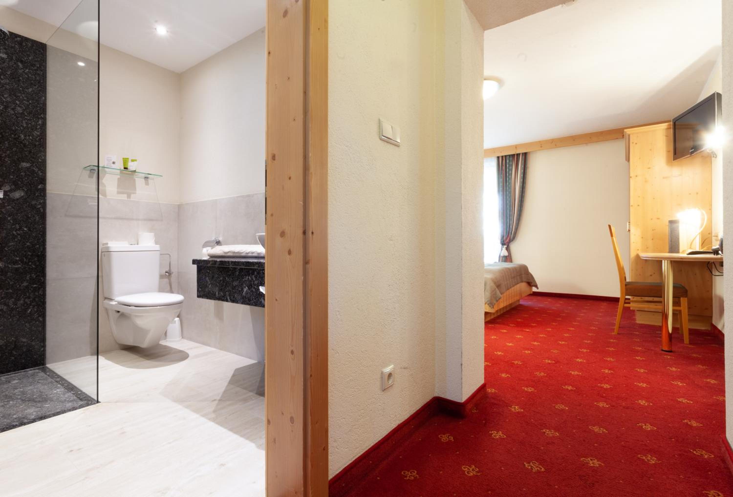 Superior Double Room with Balcony - Photo 5