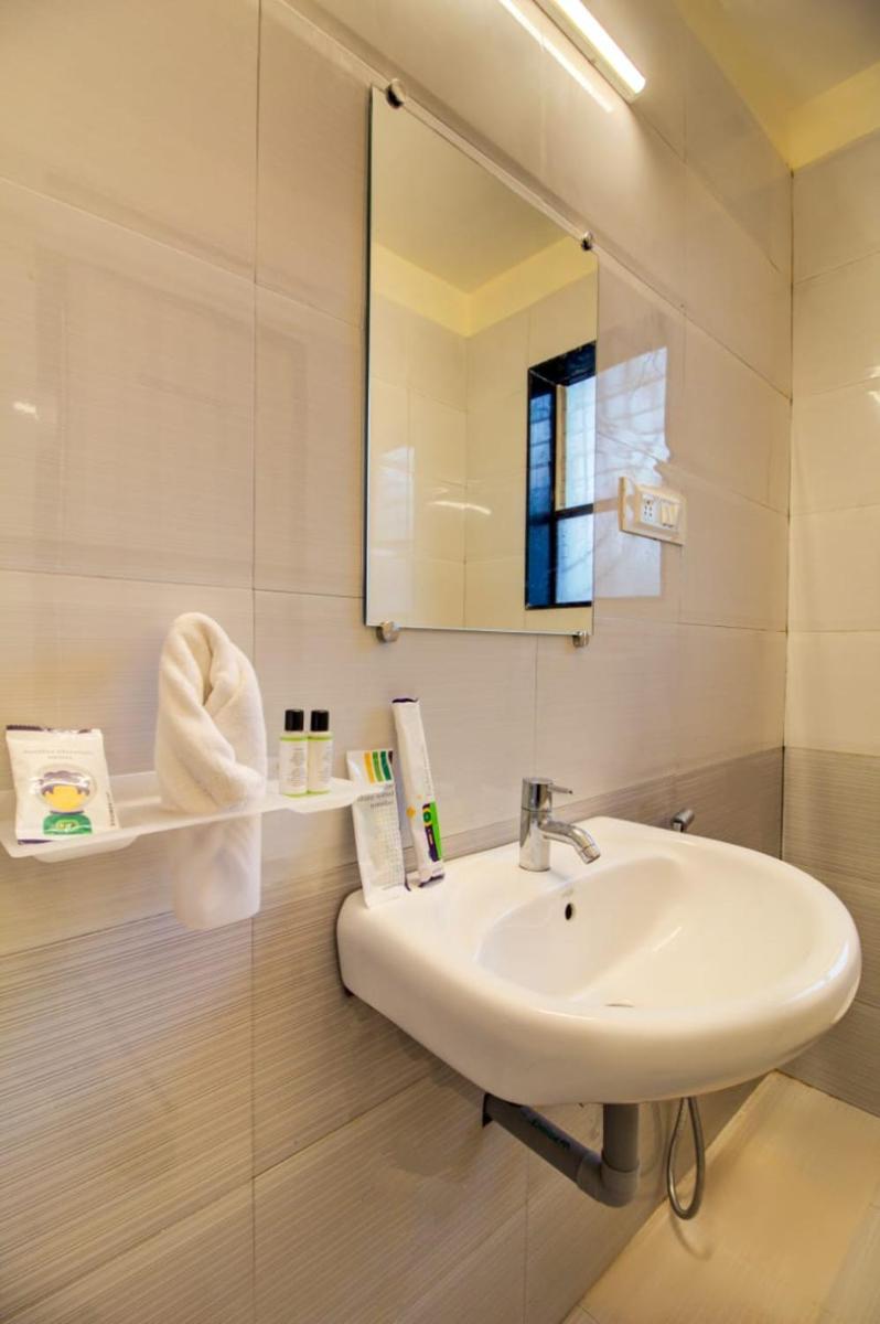 Standard Double Room - Photo 5