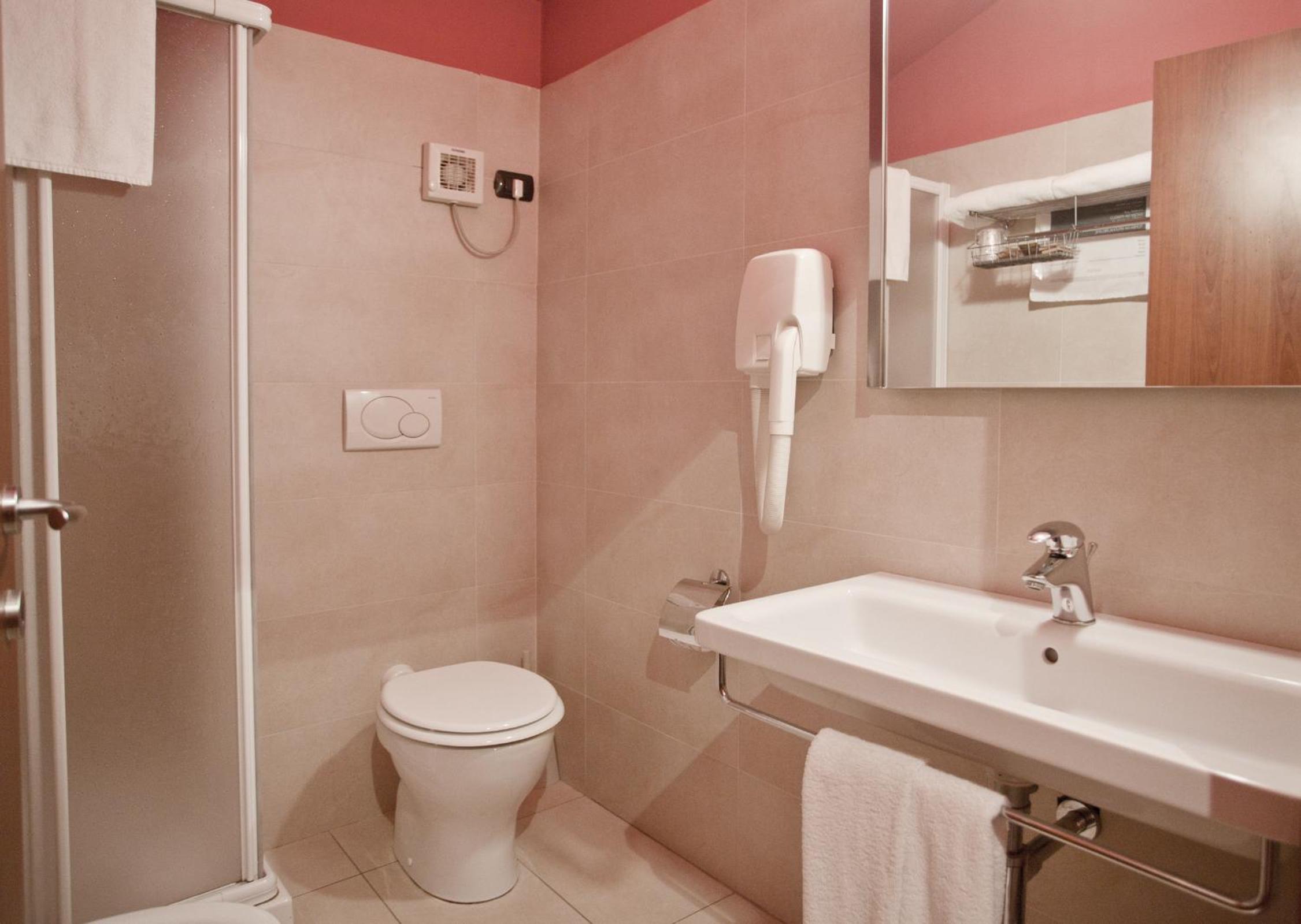 Deluxe Double Room - Photo 12