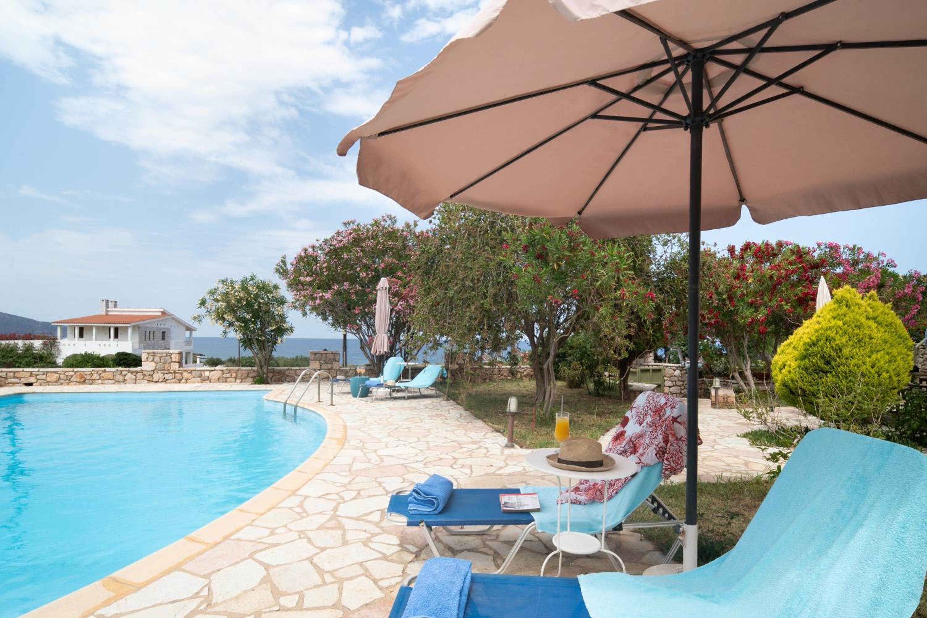 Suite with Pool View photo 3