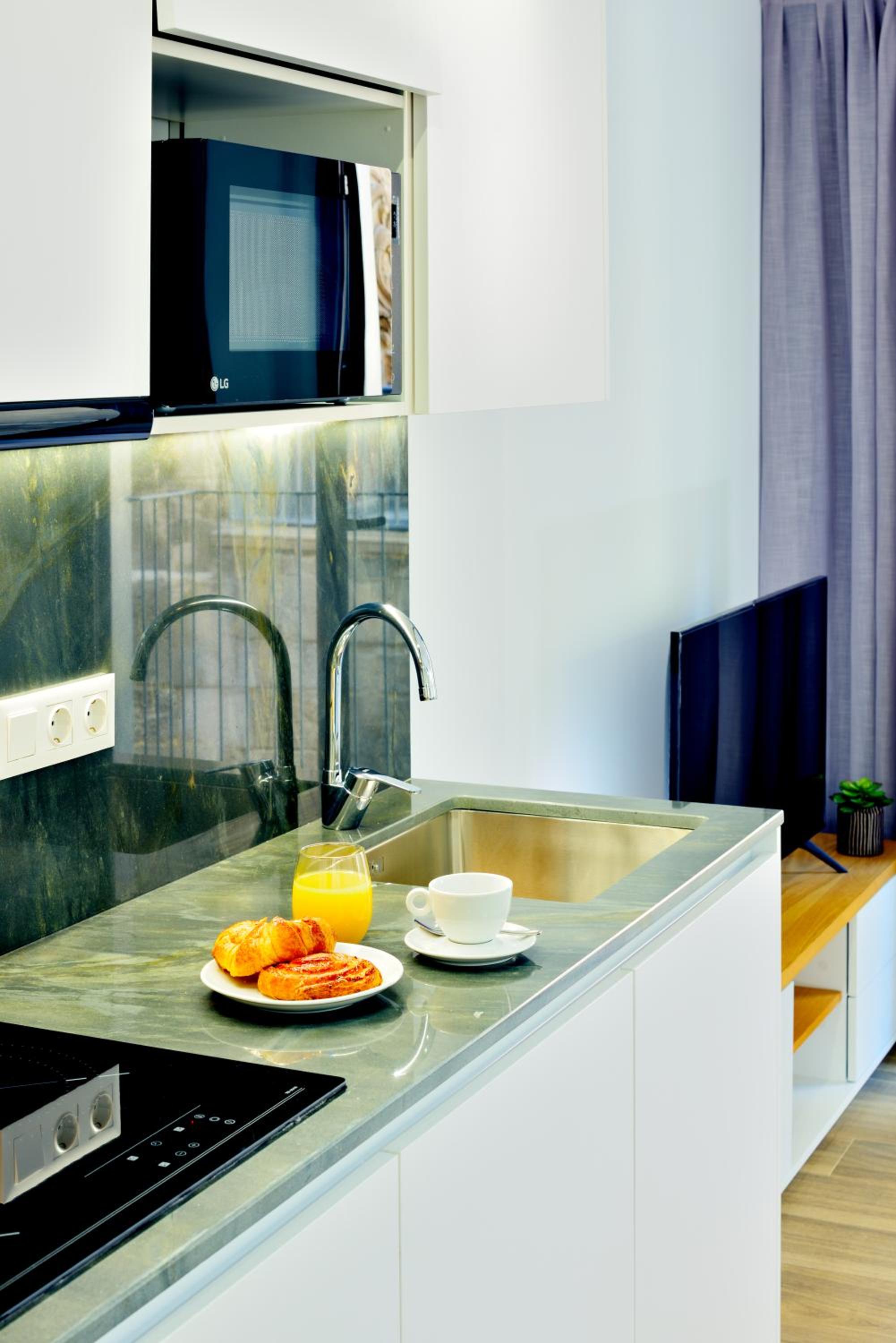 One-Bedroom Apartment - Photo 11