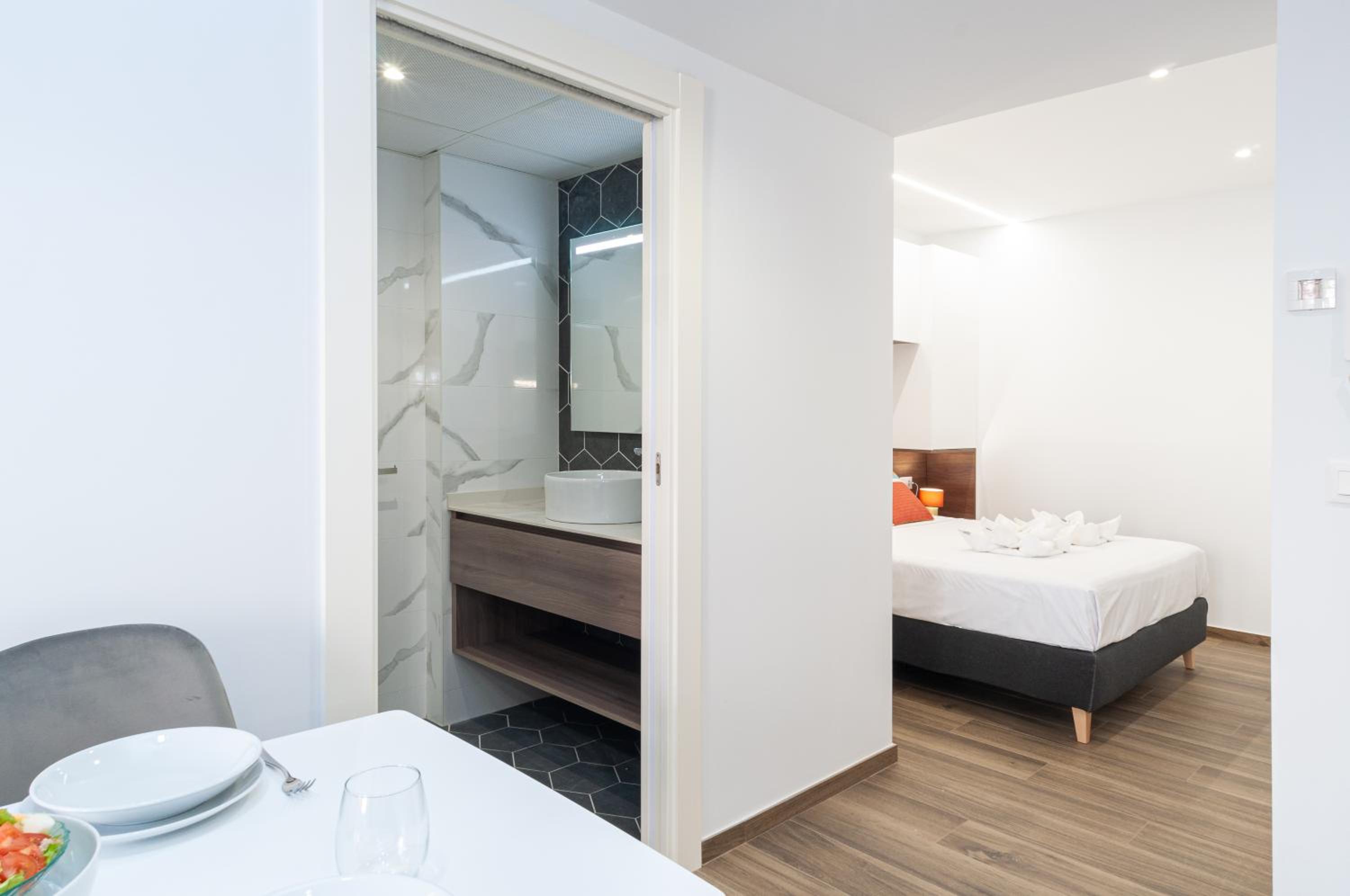 One-Bedroom Apartment - Photo 24