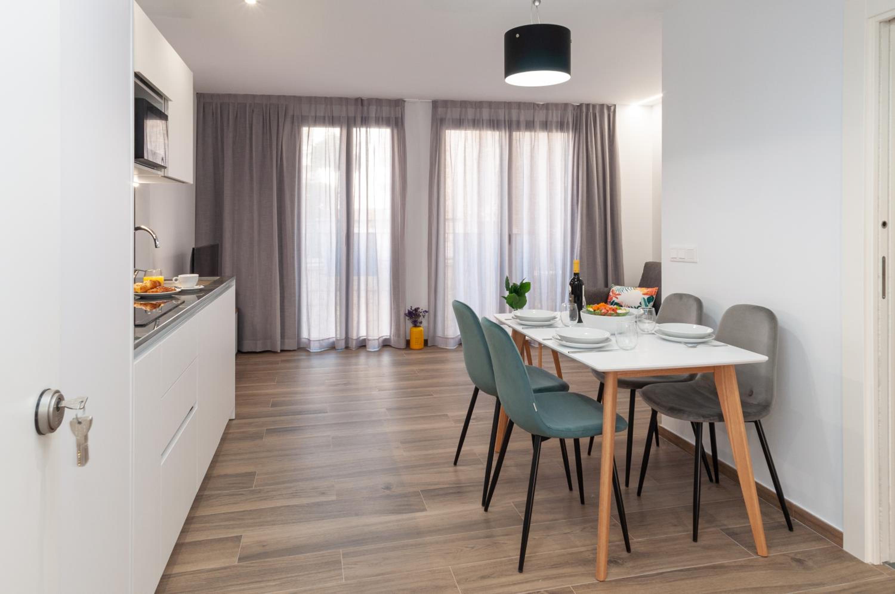 One-Bedroom Apartment - Photo 3