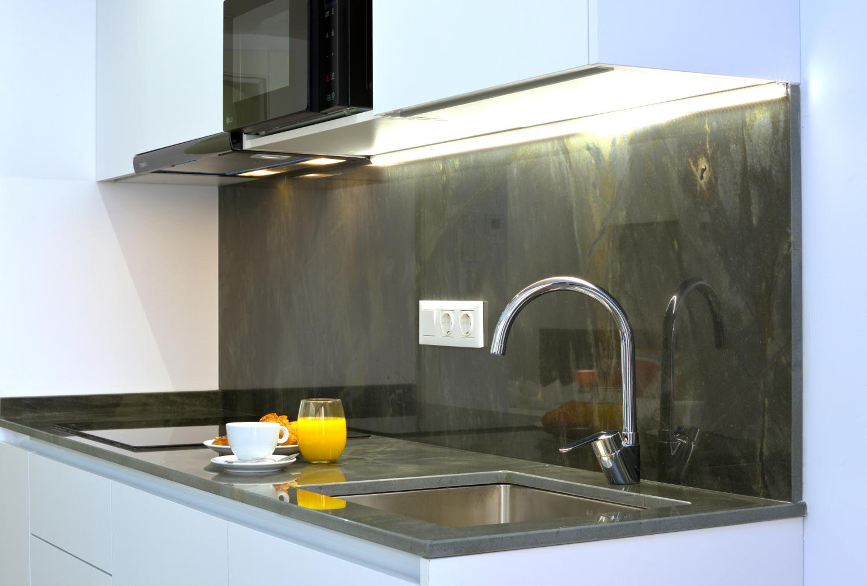 One-Bedroom Apartment - Photo 27