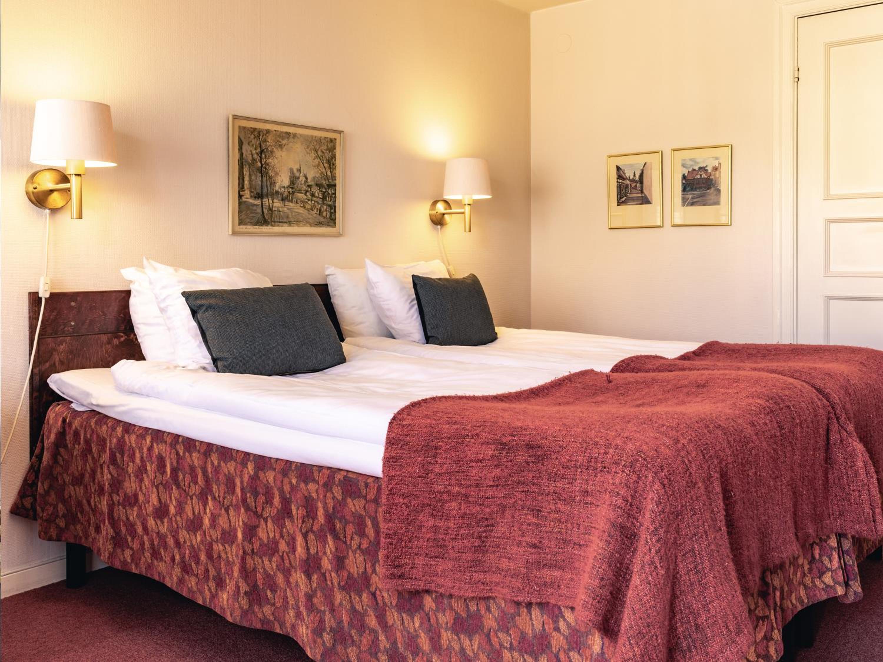 Economy Twin Room - Photo 5