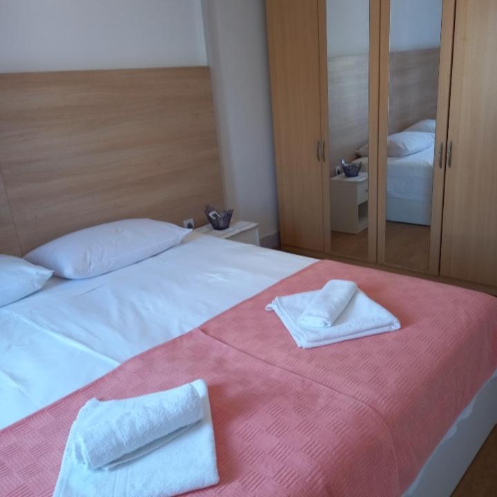 Apartment with Terrace - Photo 4