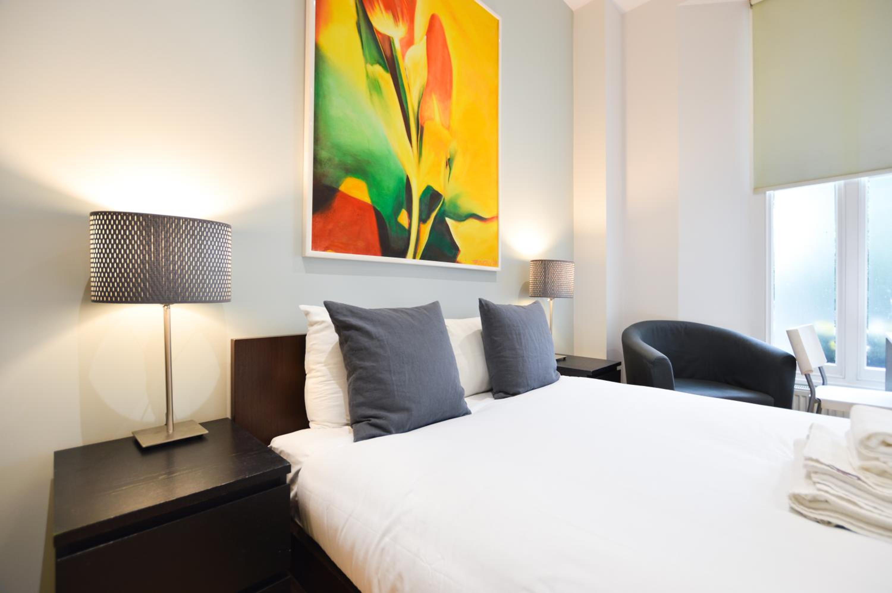 Deluxe Studio Apartment photo 2