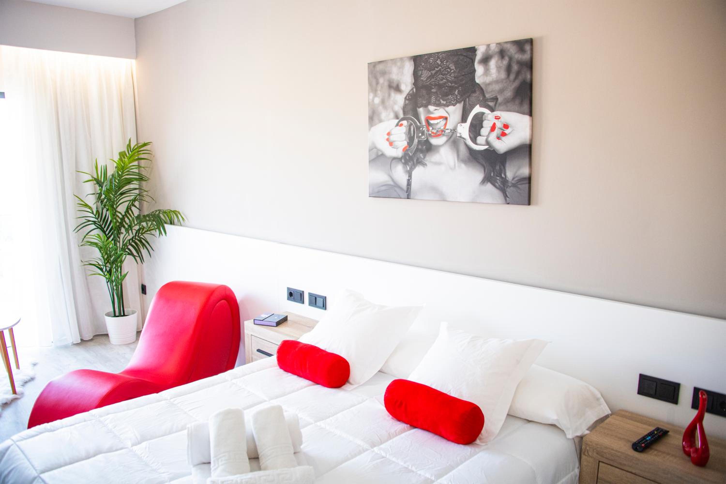 Suite with Spa Bath - Photo 15